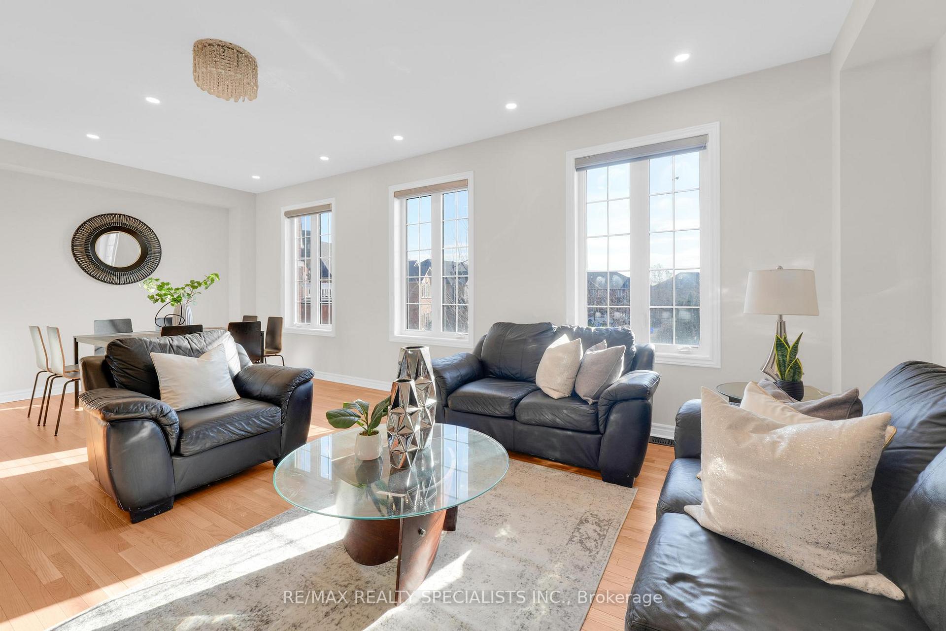 Photo 37 of 294 Fasken Court, Milton, Clarke — HOMEH