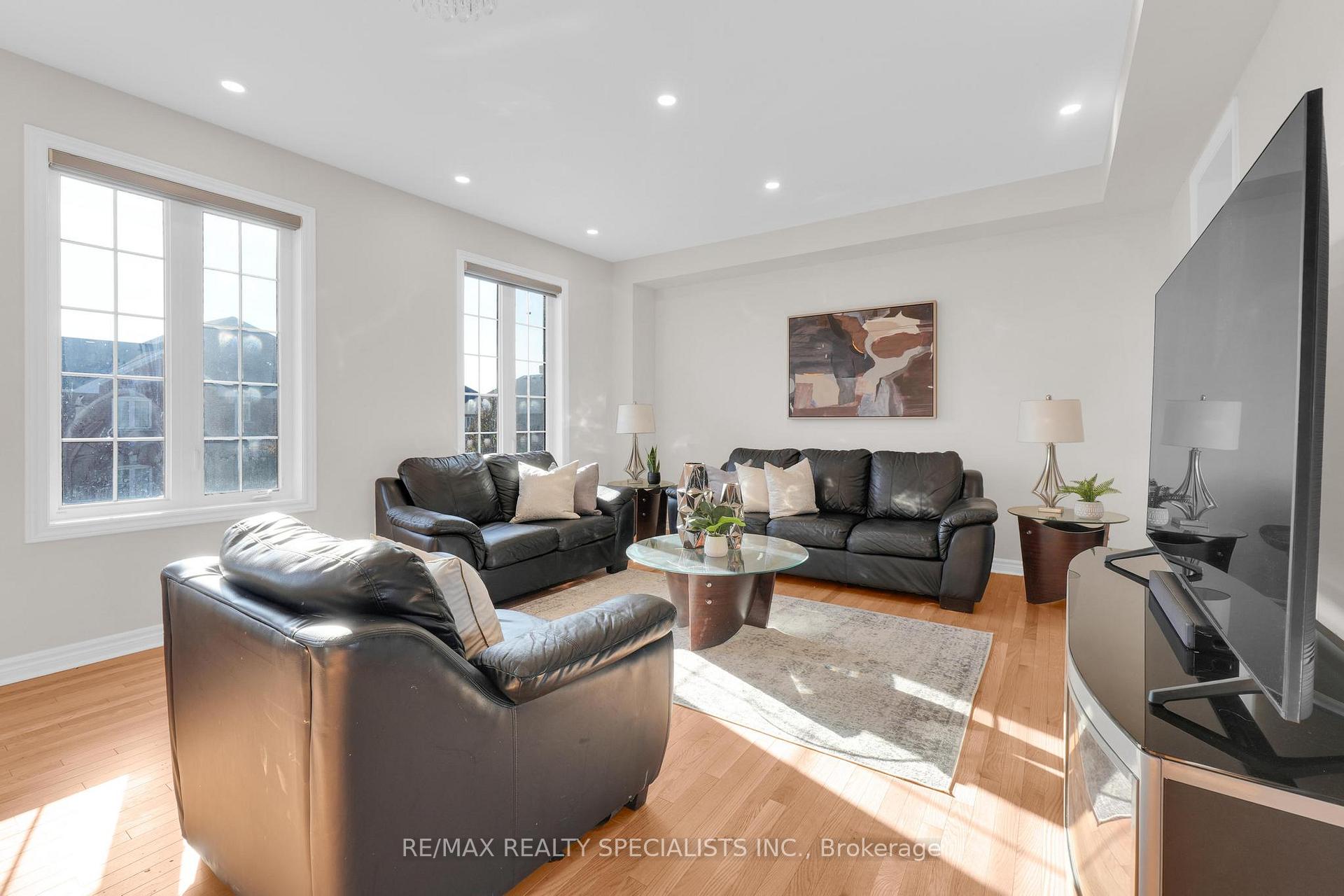 Photo 8 of 294 Fasken Court, Milton, Clarke — HOMEH
