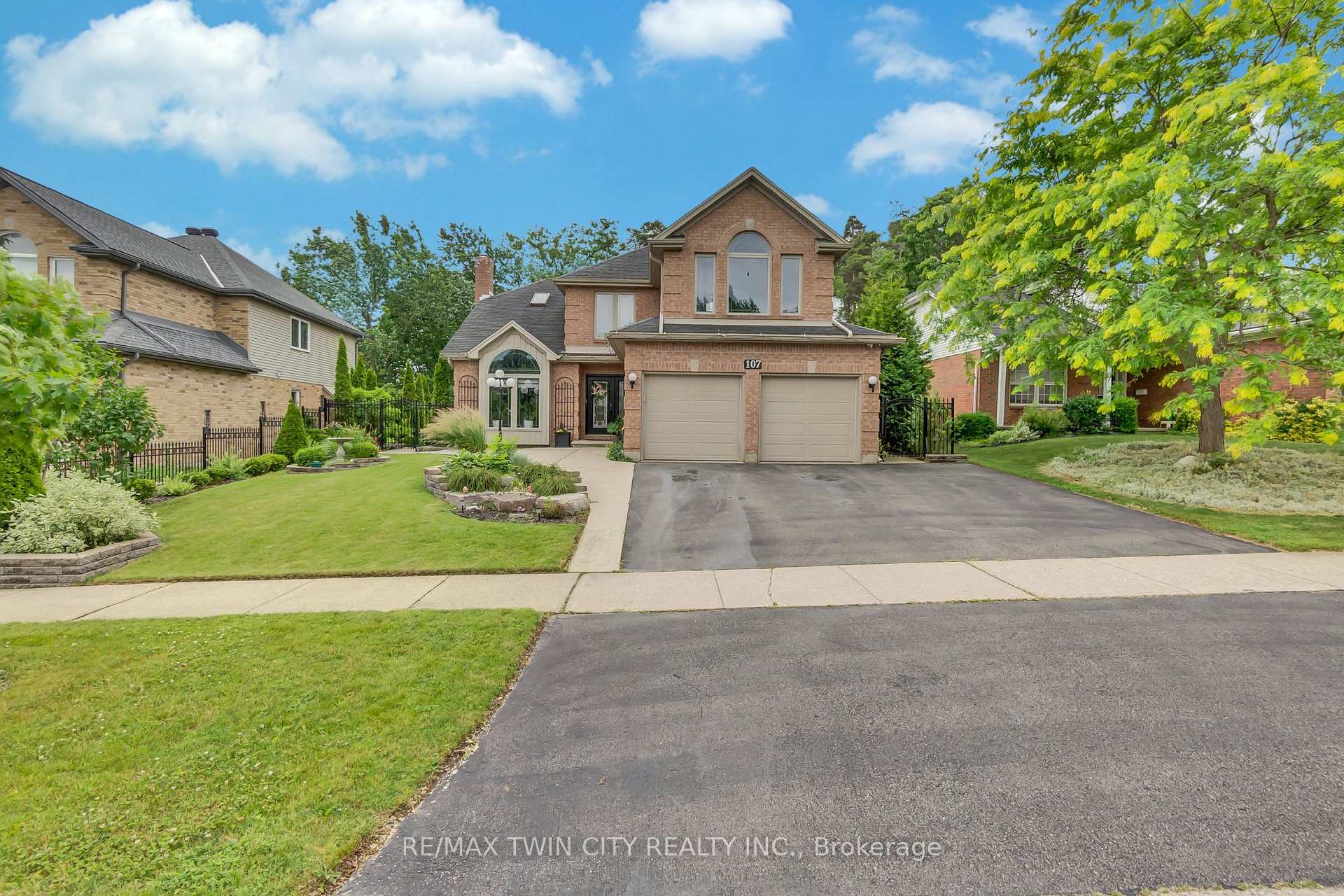 Photo 1 of 107 Chandos Drive, Kitchener — HOMEH