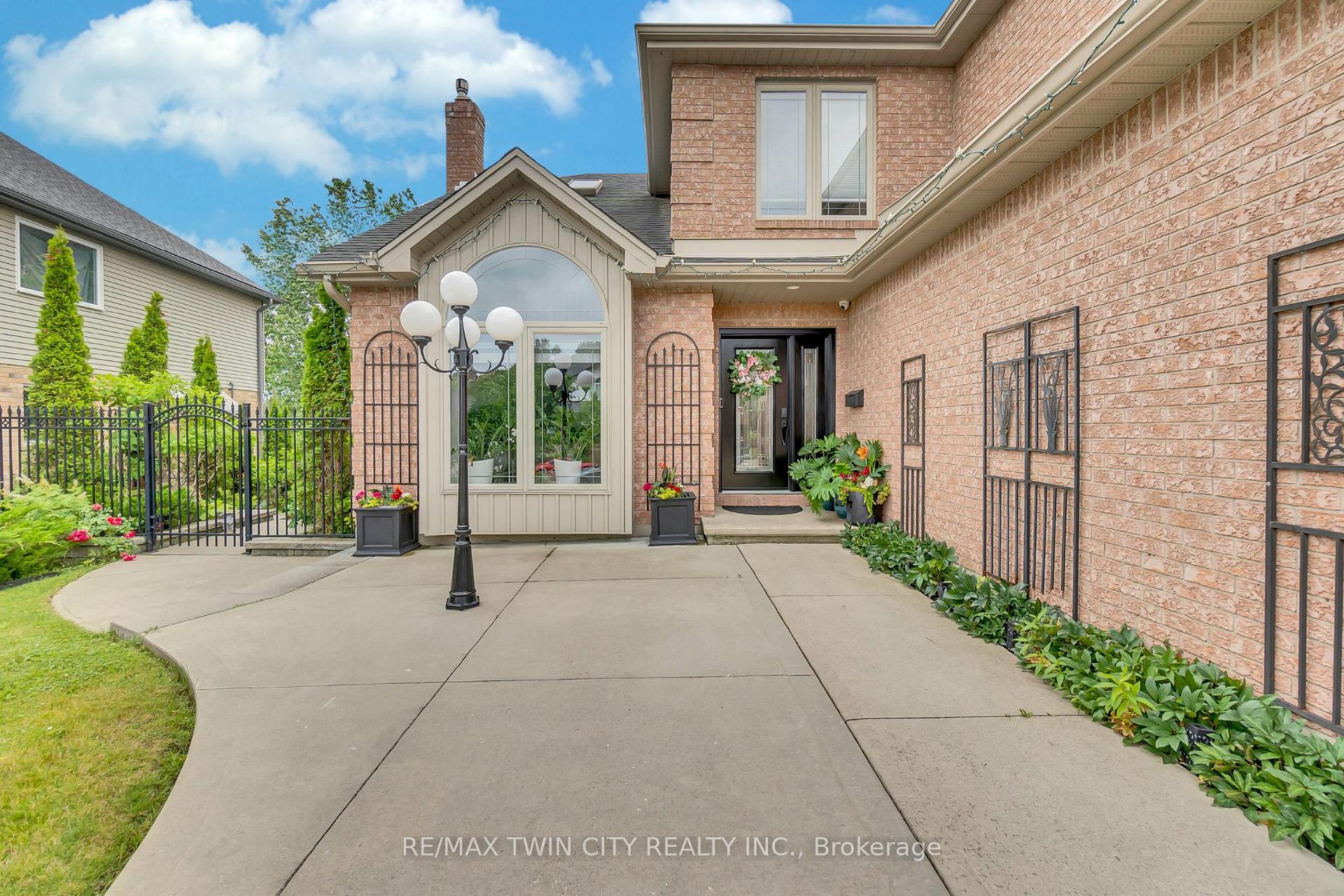 Photo 11 of 107 Chandos Drive, Kitchener — HOMEH