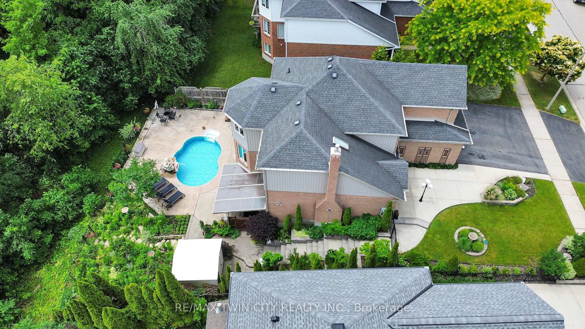 Photo 4 of 107 Chandos Drive, Kitchener — HOMEH