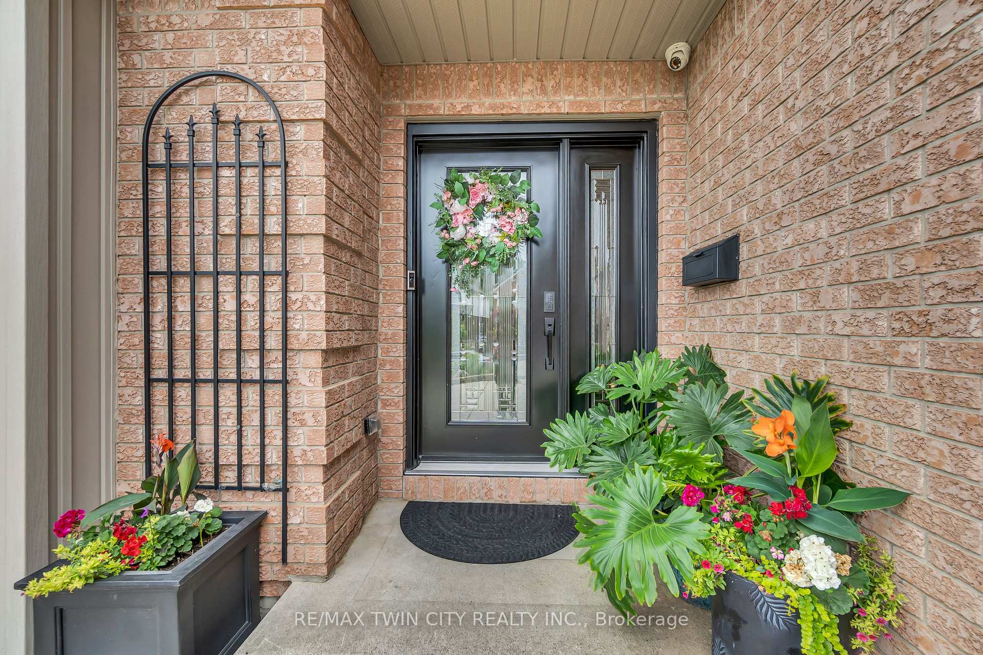 Photo 5 of 107 Chandos Drive, Kitchener — HOMEH