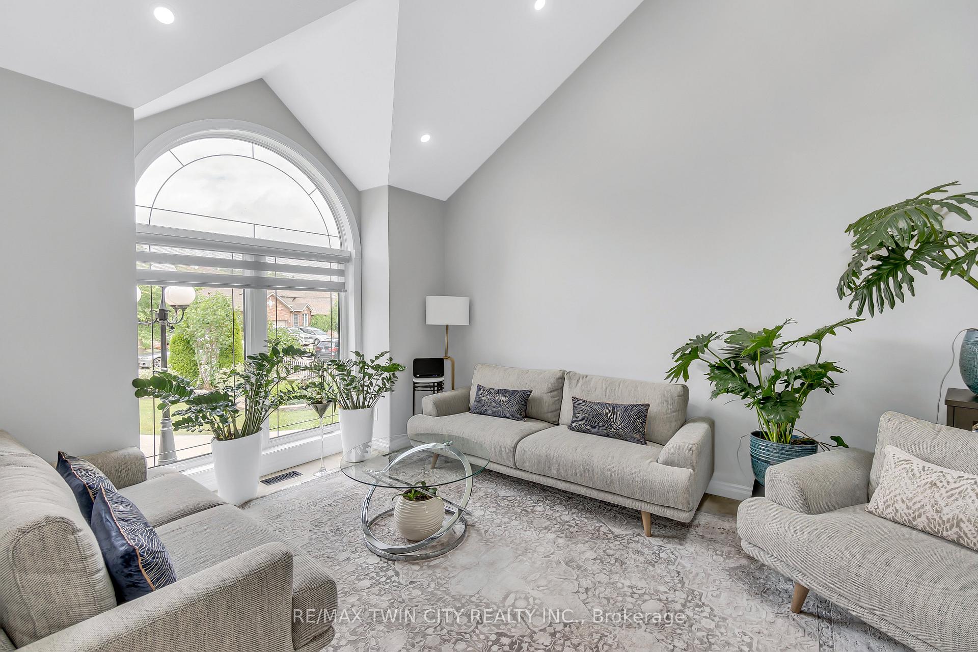 Photo 49 of 107 Chandos Drive, Kitchener — HOMEH