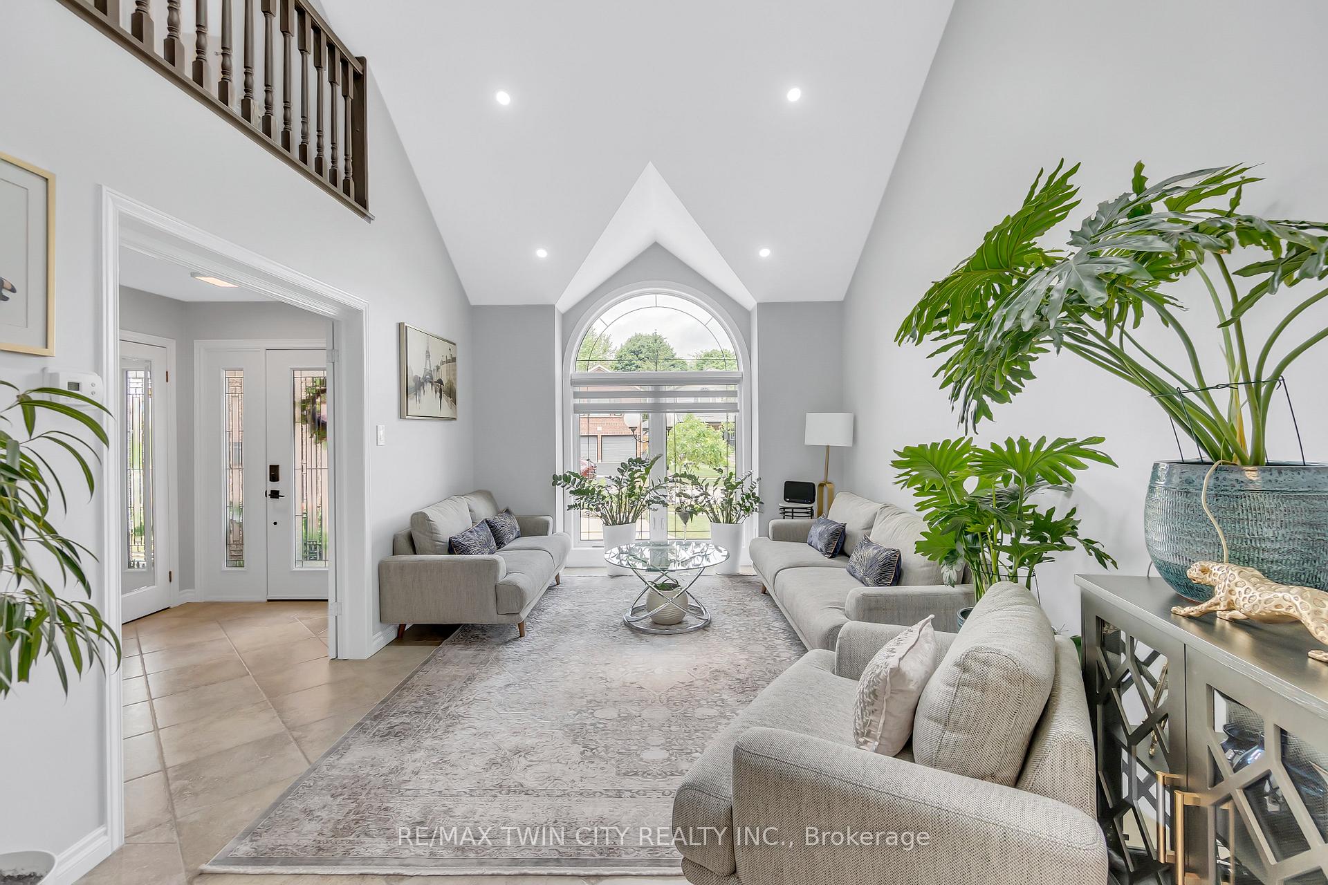 Photo 33 of 107 Chandos Drive, Kitchener — HOMEH