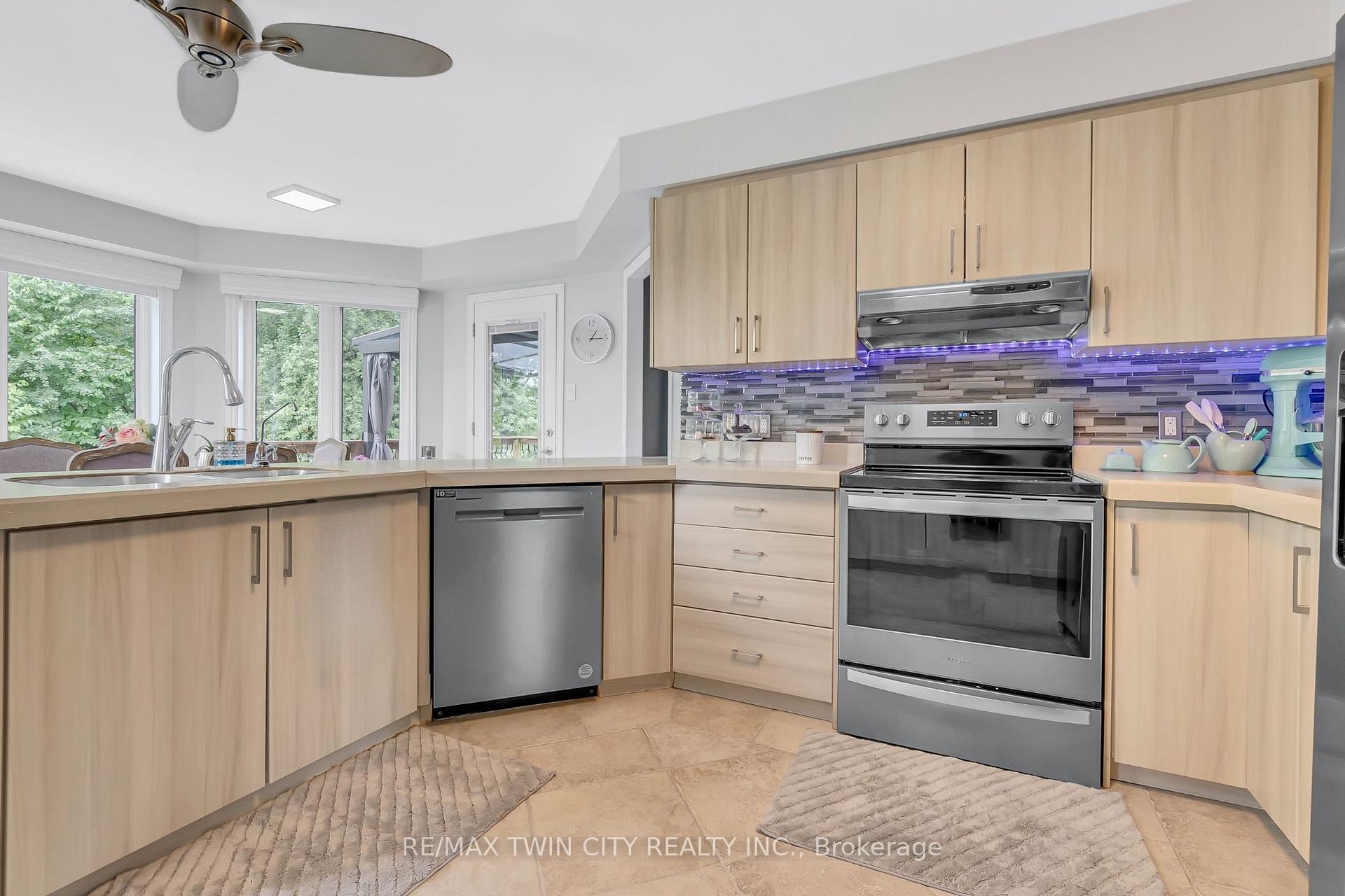 Photo 12 of 107 Chandos Drive, Kitchener — HOMEH