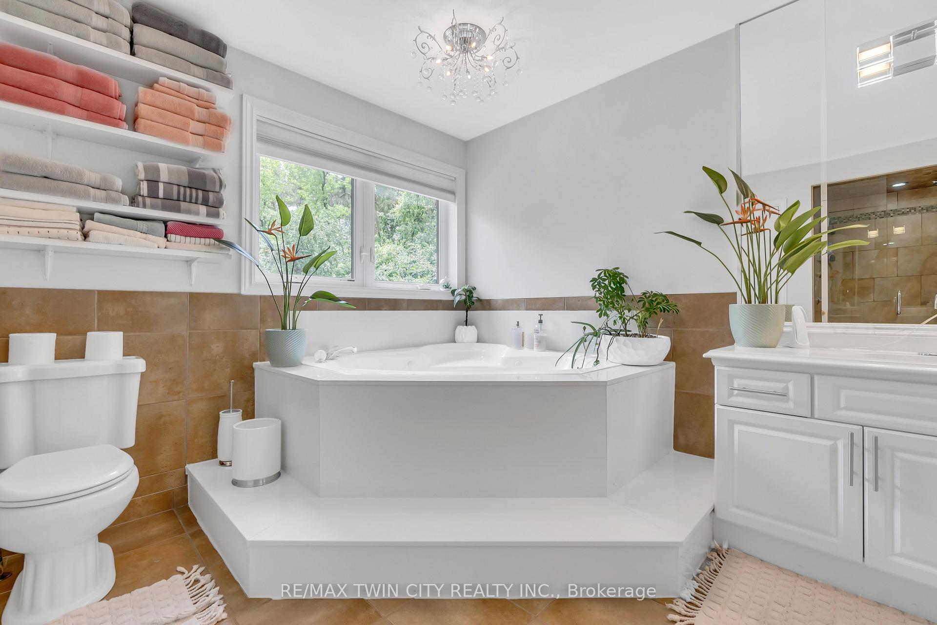 Photo 17 of 107 Chandos Drive, Kitchener — HOMEH