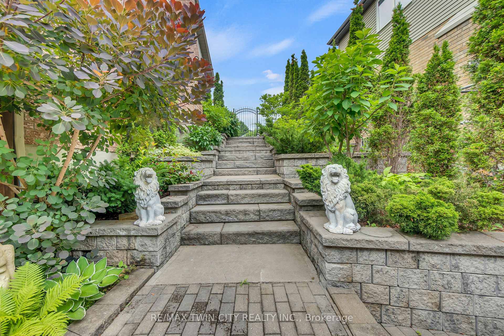 Photo 37 of 107 Chandos Drive, Kitchener — HOMEH