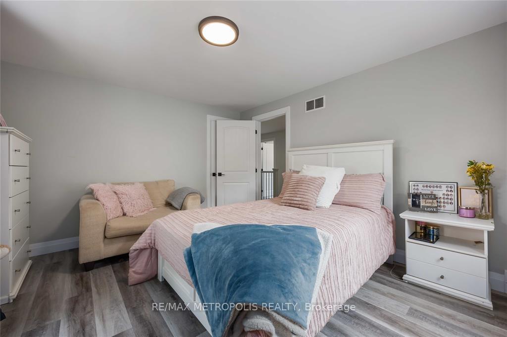 Photo 23 of 552 Cathcart Boulevard, Sarnia — HOMEH