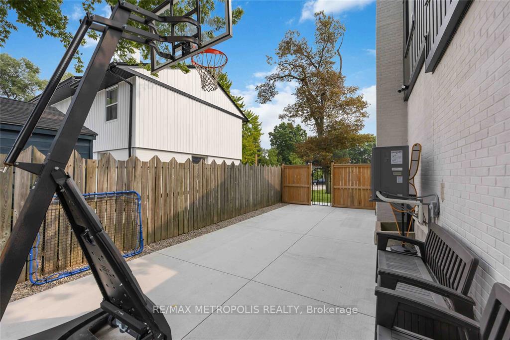 Photo 32 of 552 Cathcart Boulevard, Sarnia — HOMEH