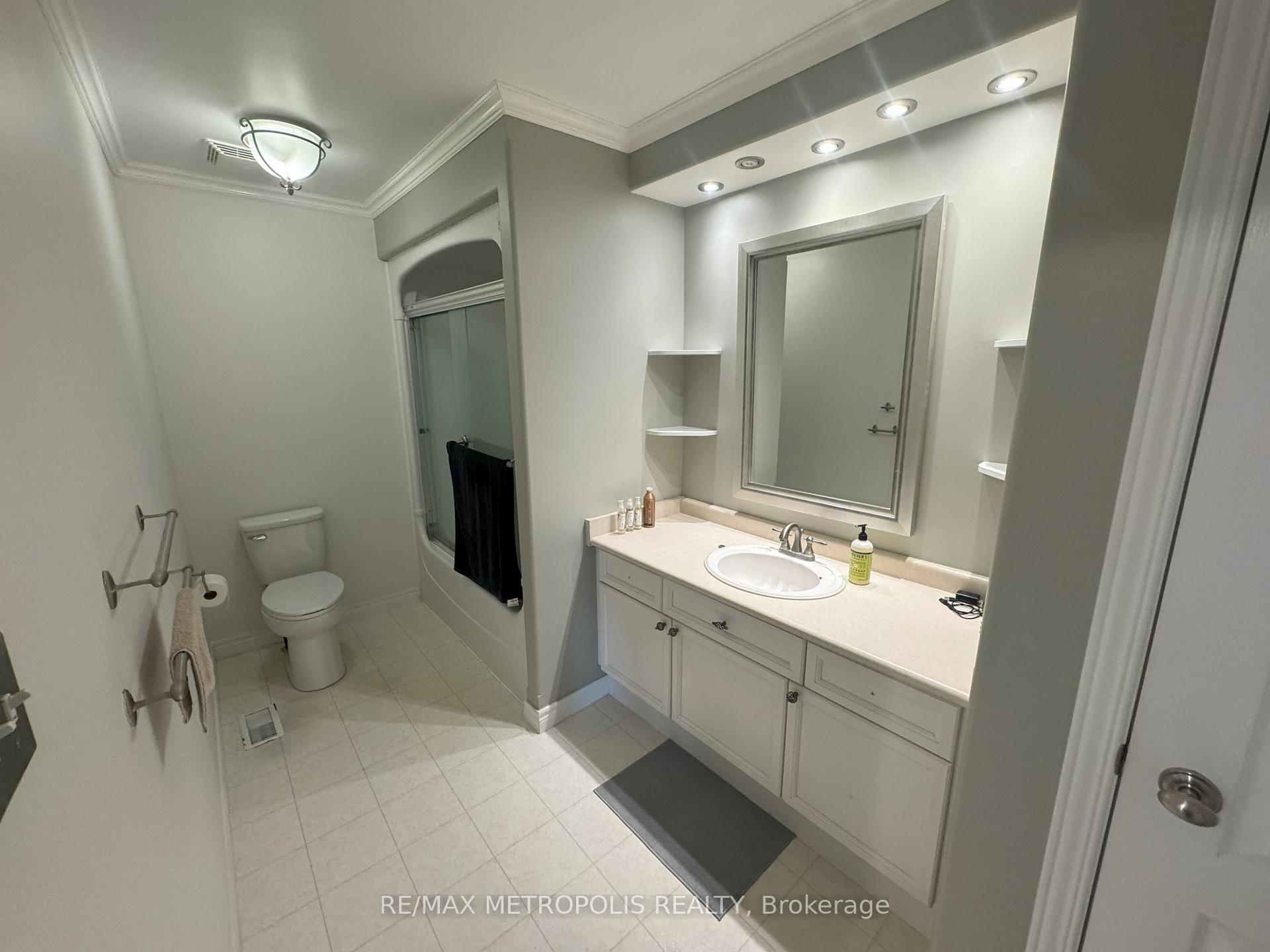 Photo 9 of Unit Room 2, 770 Brandenburg Boulevard, Waterloo — HOMEH