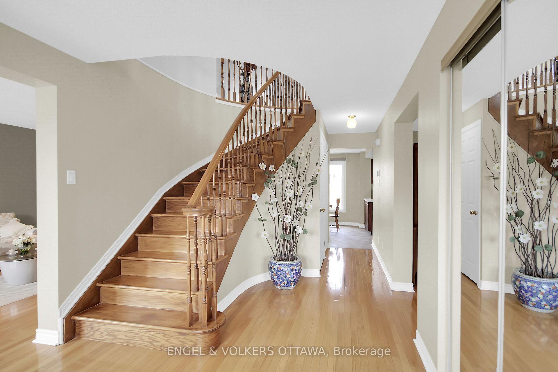 Photo 4 of 4 Stradwick Avenue, Ottawa, Barrhaven - Cedargrove/Fraserdale — HOMEH