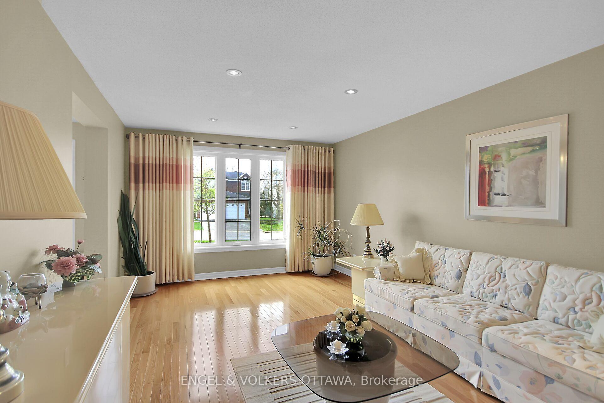 Photo 6 of 4 Stradwick Avenue, Ottawa, Barrhaven - Cedargrove/Fraserdale — HOMEH