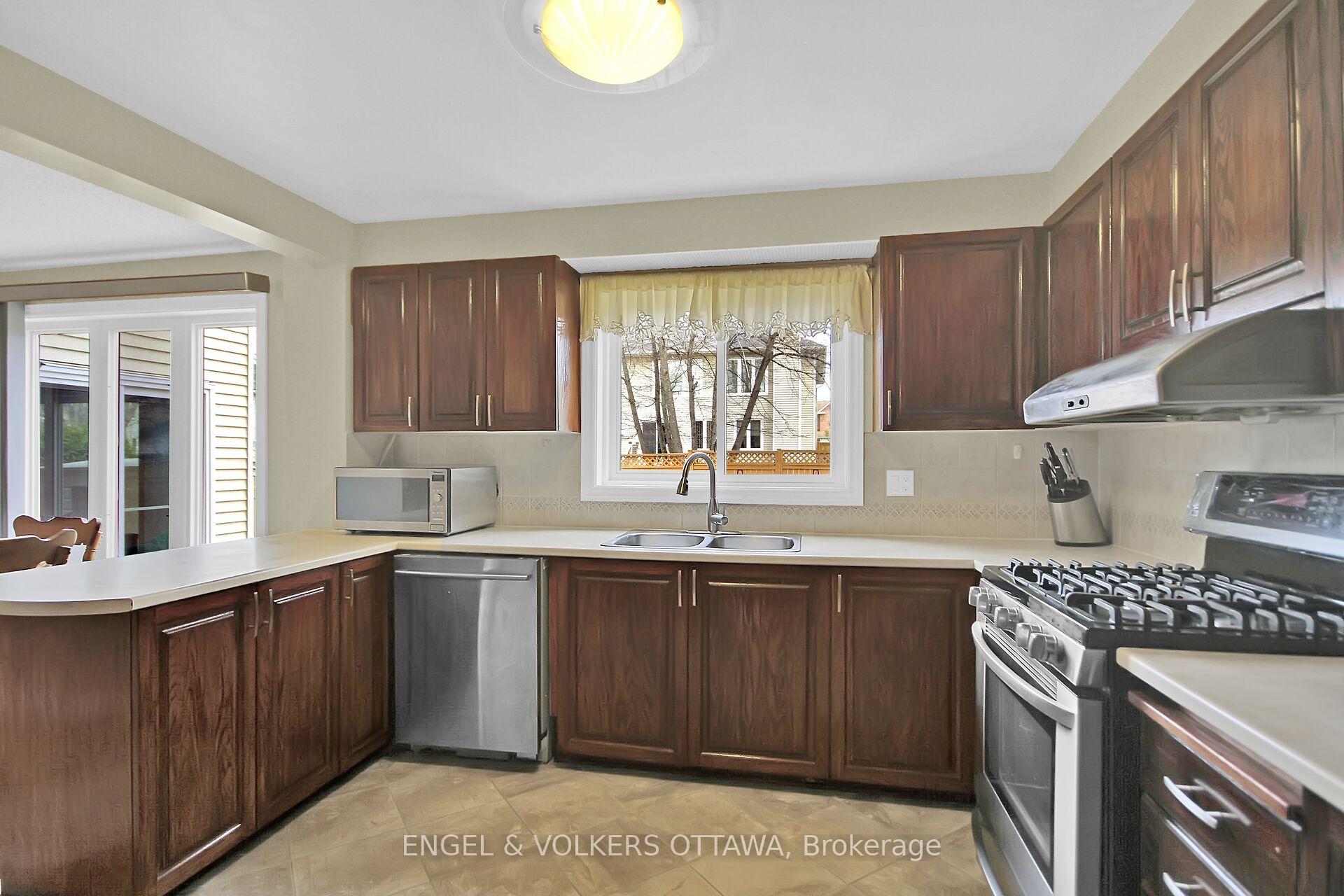 Photo 9 of 4 Stradwick Avenue, Ottawa, Barrhaven - Cedargrove/Fraserdale — HOMEH