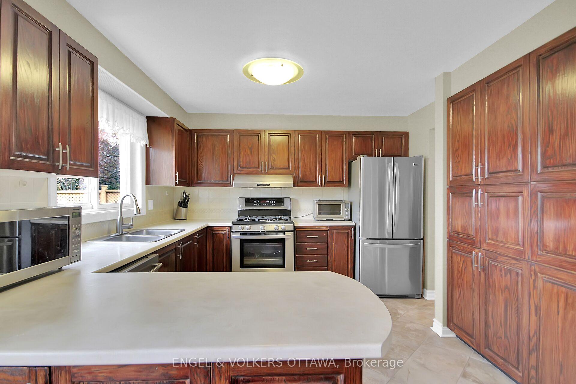 Photo 10 of 4 Stradwick Avenue, Ottawa, Barrhaven - Cedargrove/Fraserdale — HOMEH