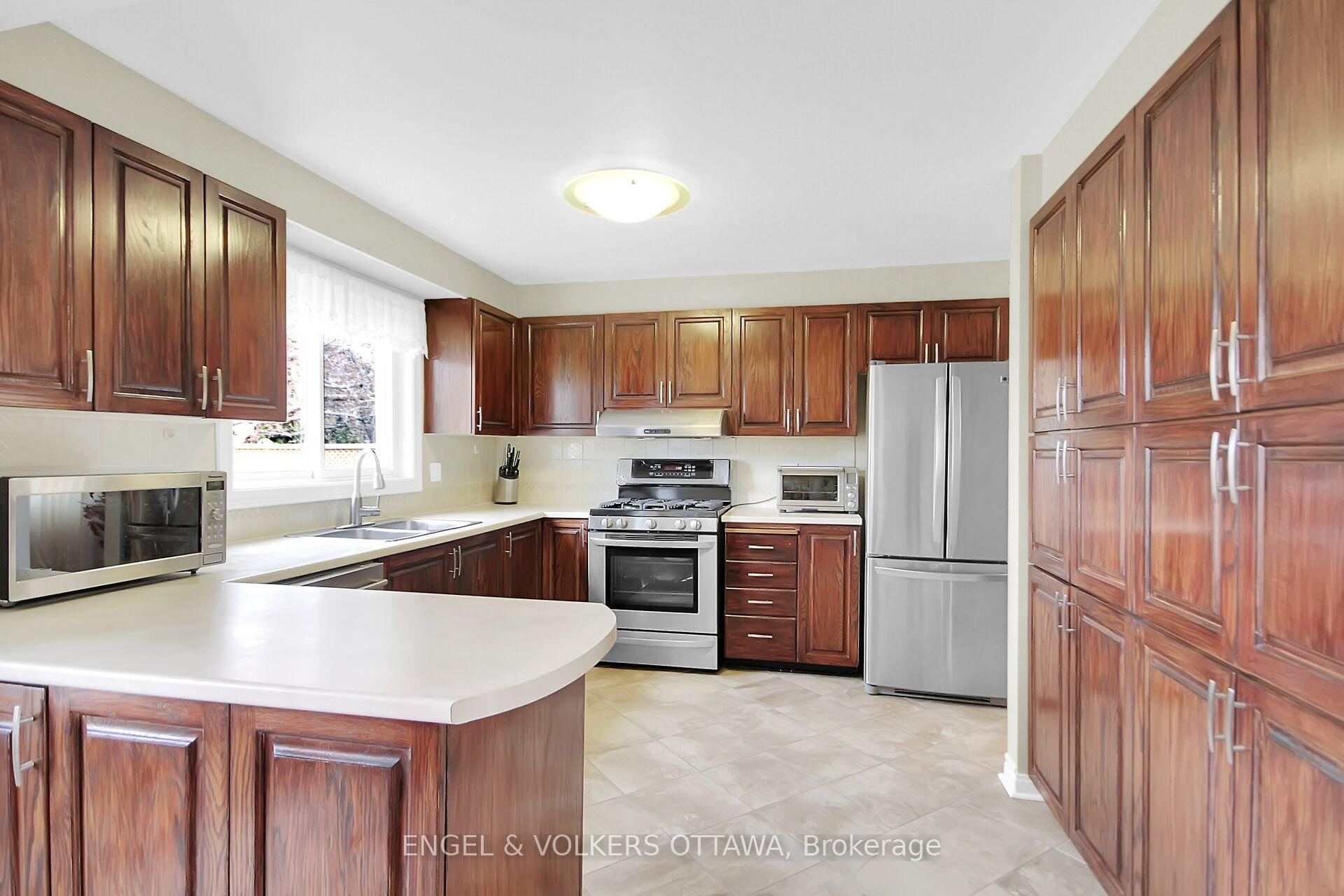 Photo 12 of 4 Stradwick Avenue, Ottawa, Barrhaven - Cedargrove/Fraserdale — HOMEH