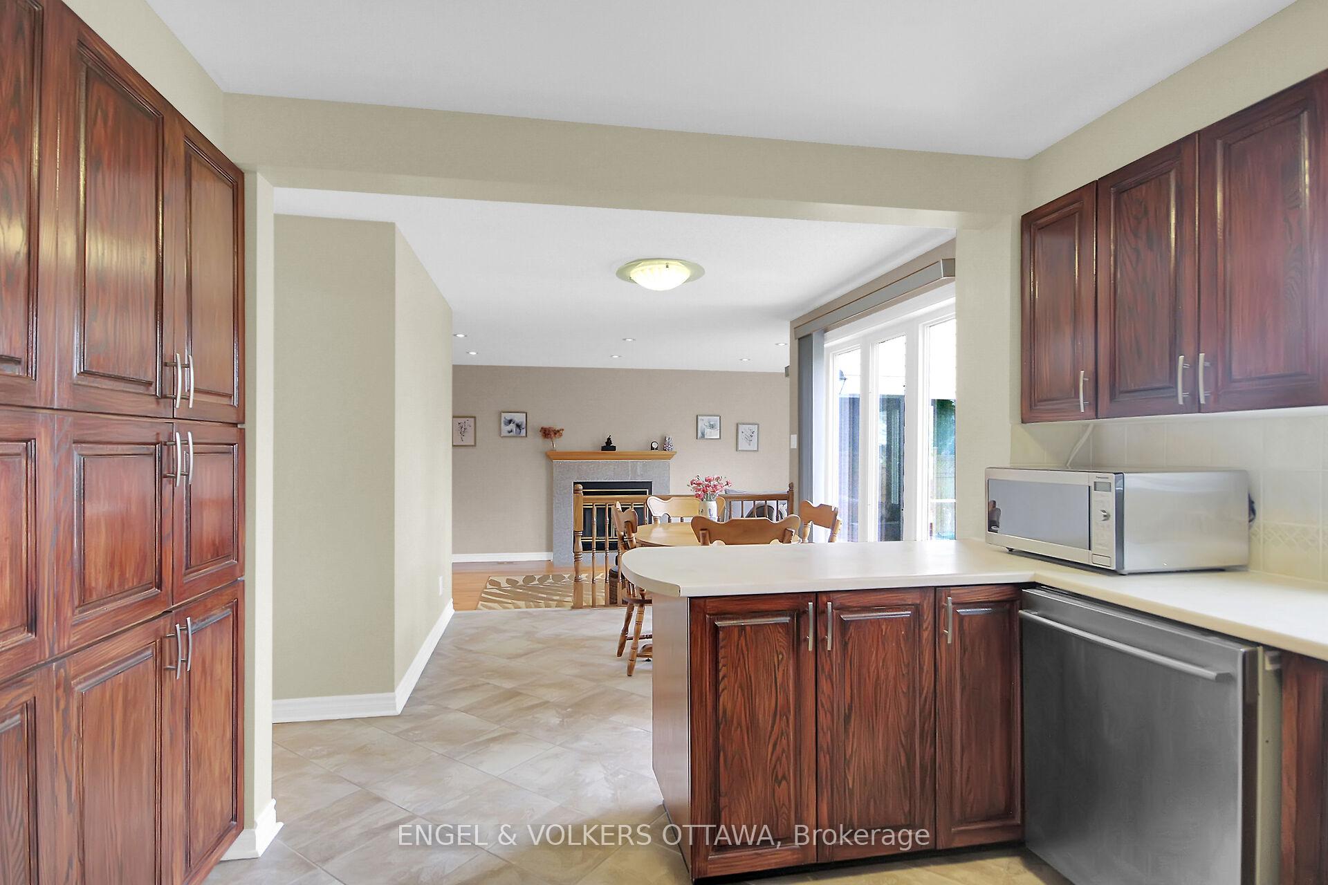 Photo 13 of 4 Stradwick Avenue, Ottawa, Barrhaven - Cedargrove/Fraserdale — HOMEH