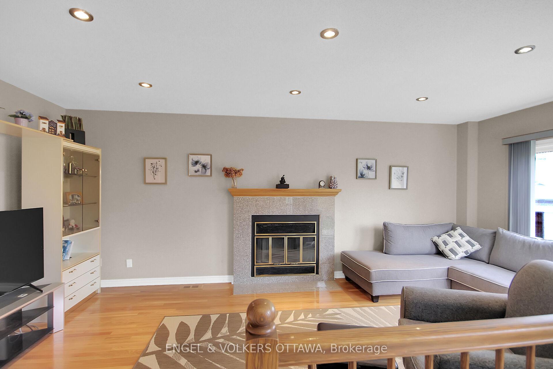 Photo 15 of 4 Stradwick Avenue, Ottawa, Barrhaven - Cedargrove/Fraserdale — HOMEH