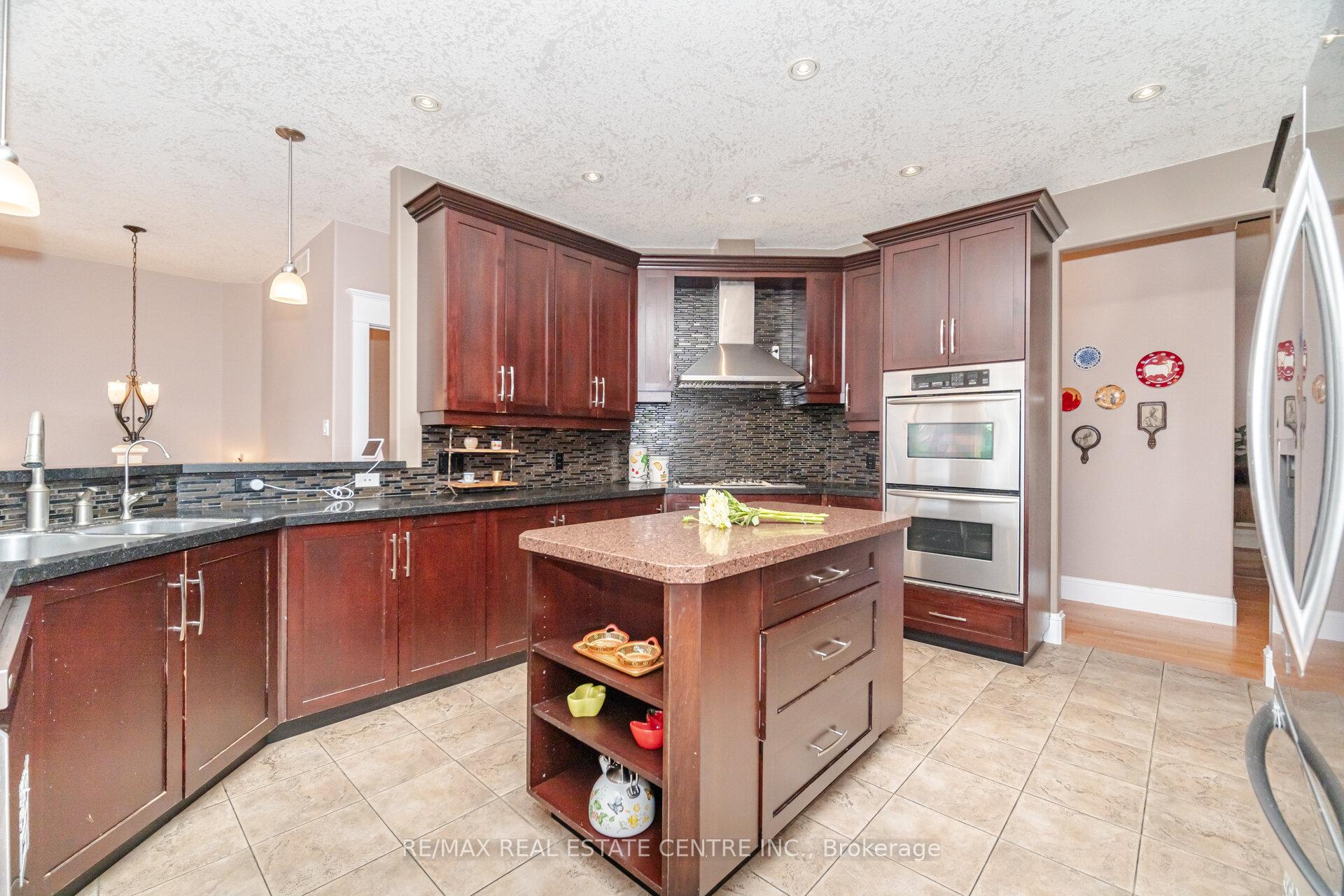 Photo 38 of 86 Canters Close, Kitchener — HOMEH
