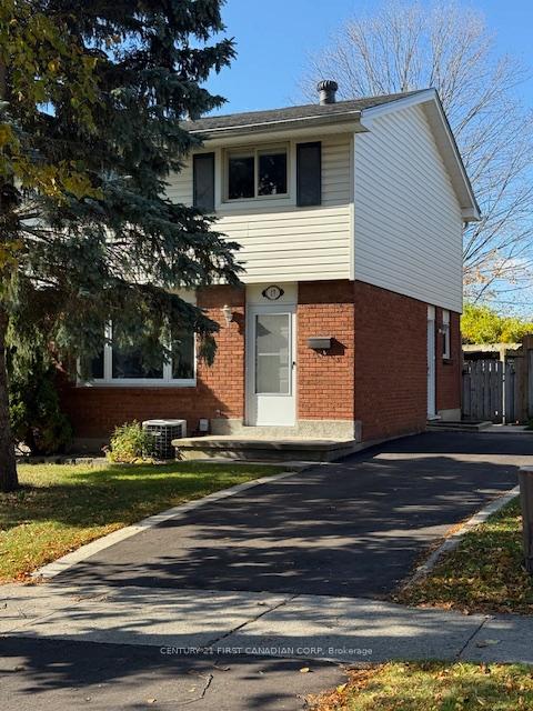 Front of 17 Vincent Crescent S