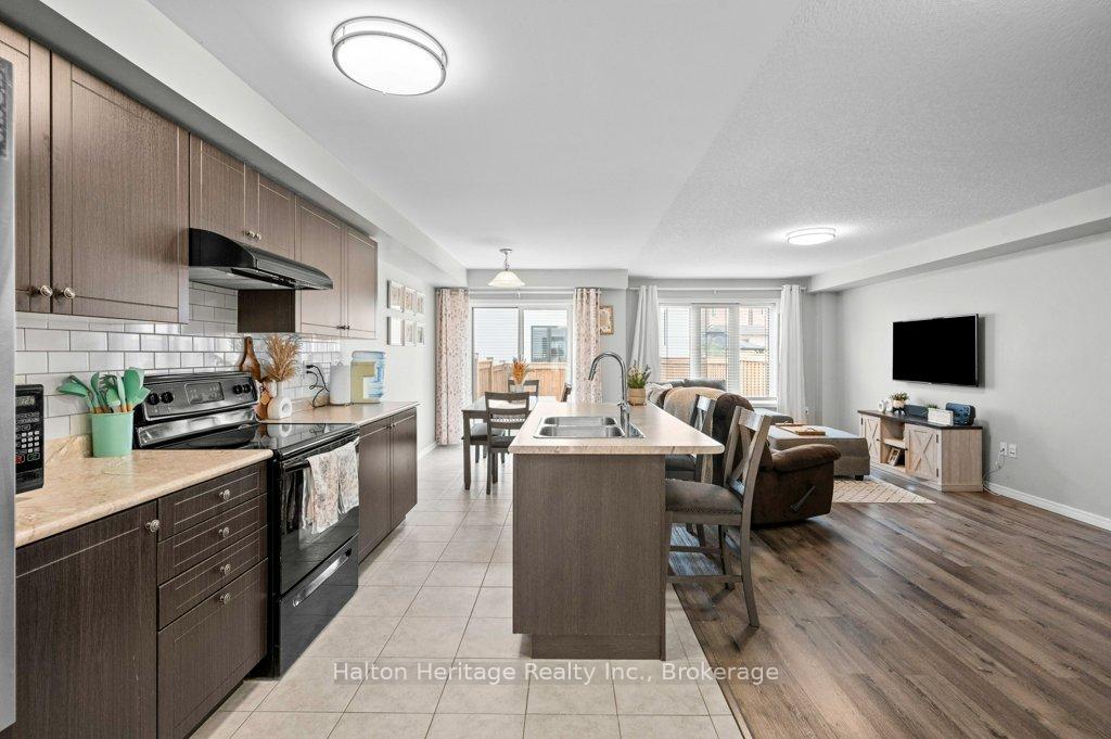 Photo 3 of 105 Thompson Road, Haldimand — HOMEH