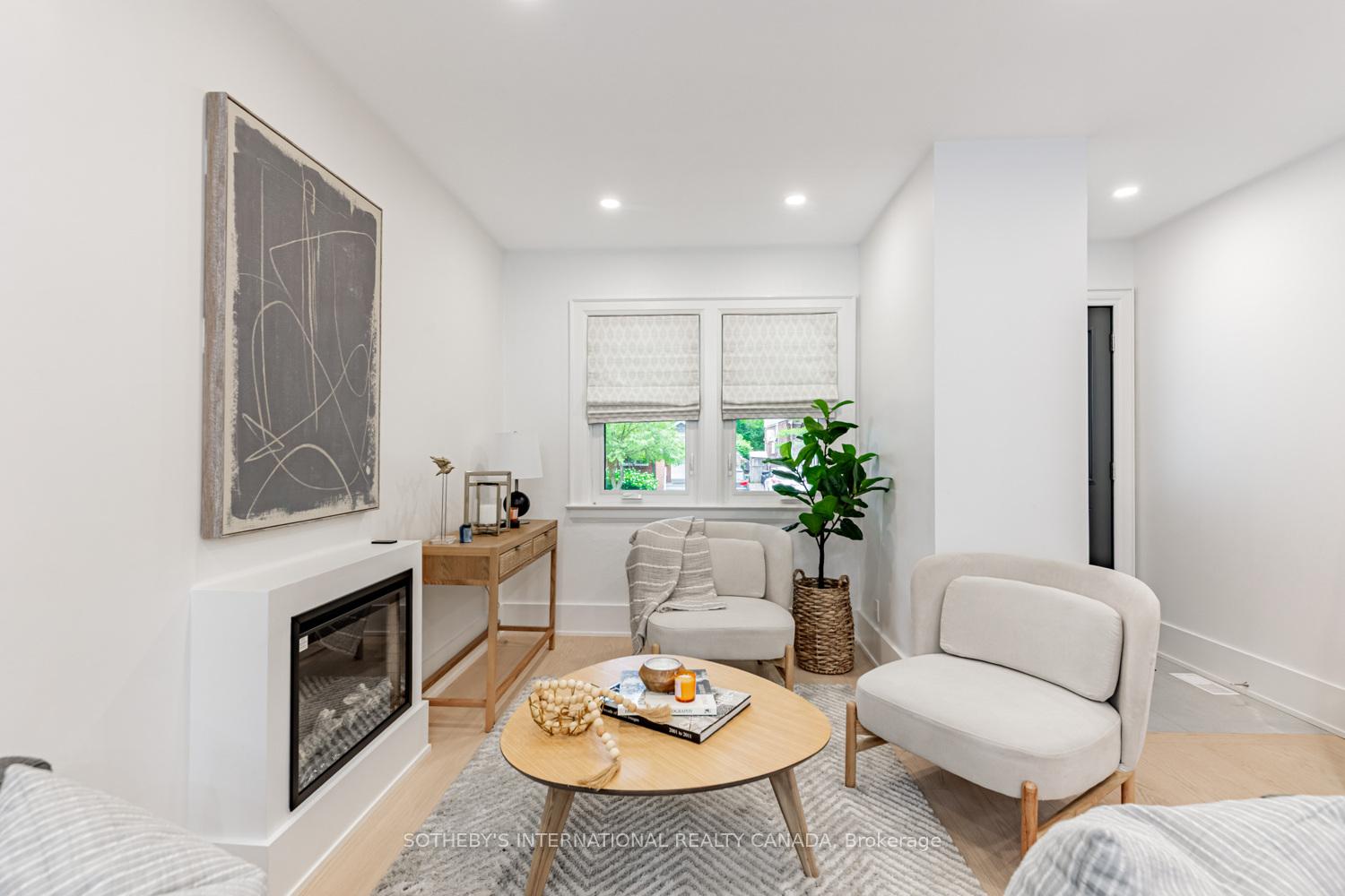Photo 4 of 21 McCord Road, Toronto, Mount Pleasant East — HOMEH