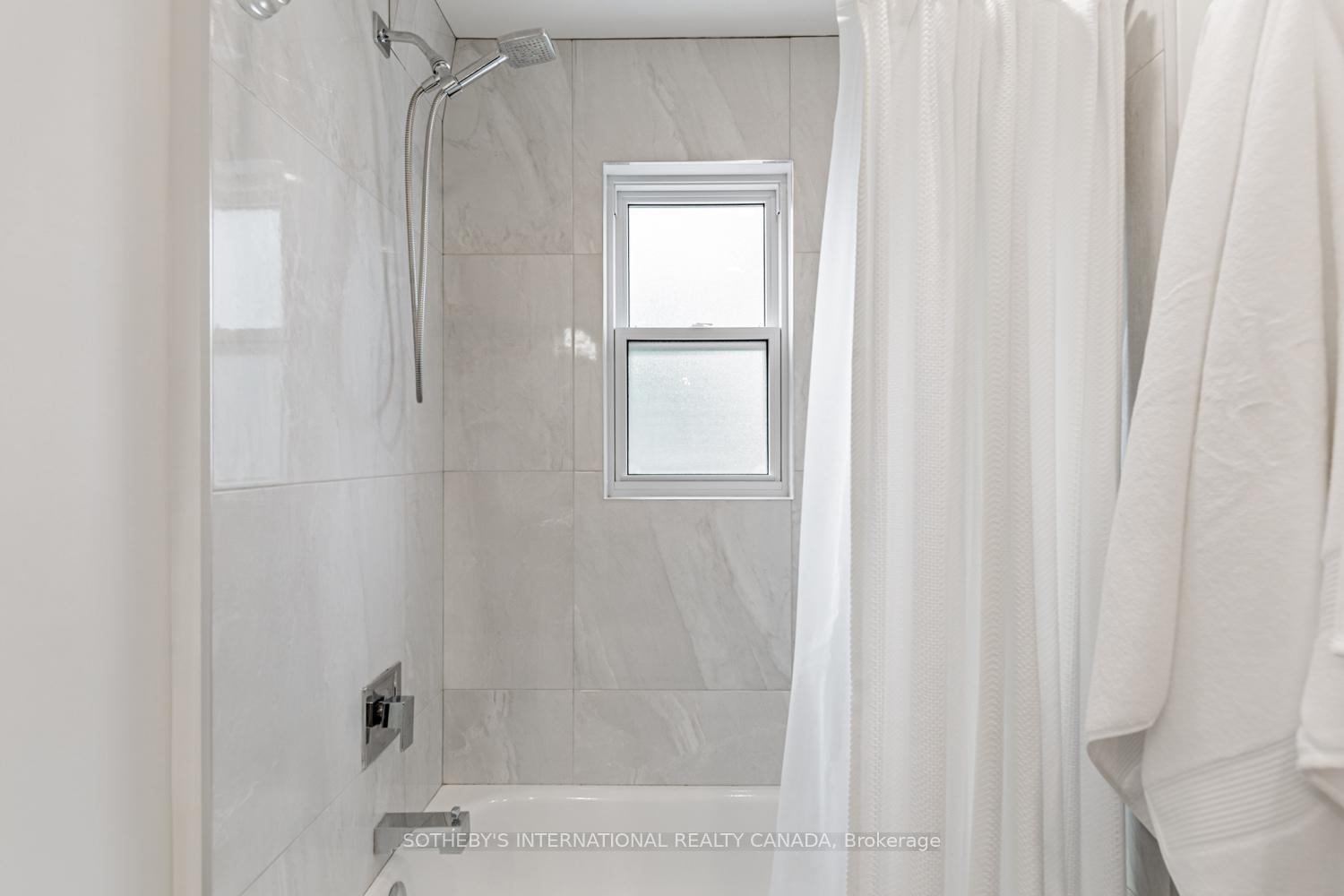 Photo 8 of 21 McCord Road, Toronto, Mount Pleasant East — HOMEH