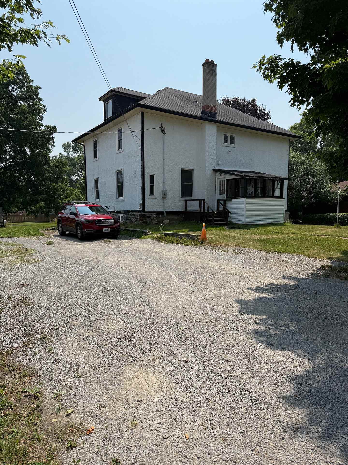 Photo 3 of 5 Vipond Road W, Whitby, Brooklin — HOMEH