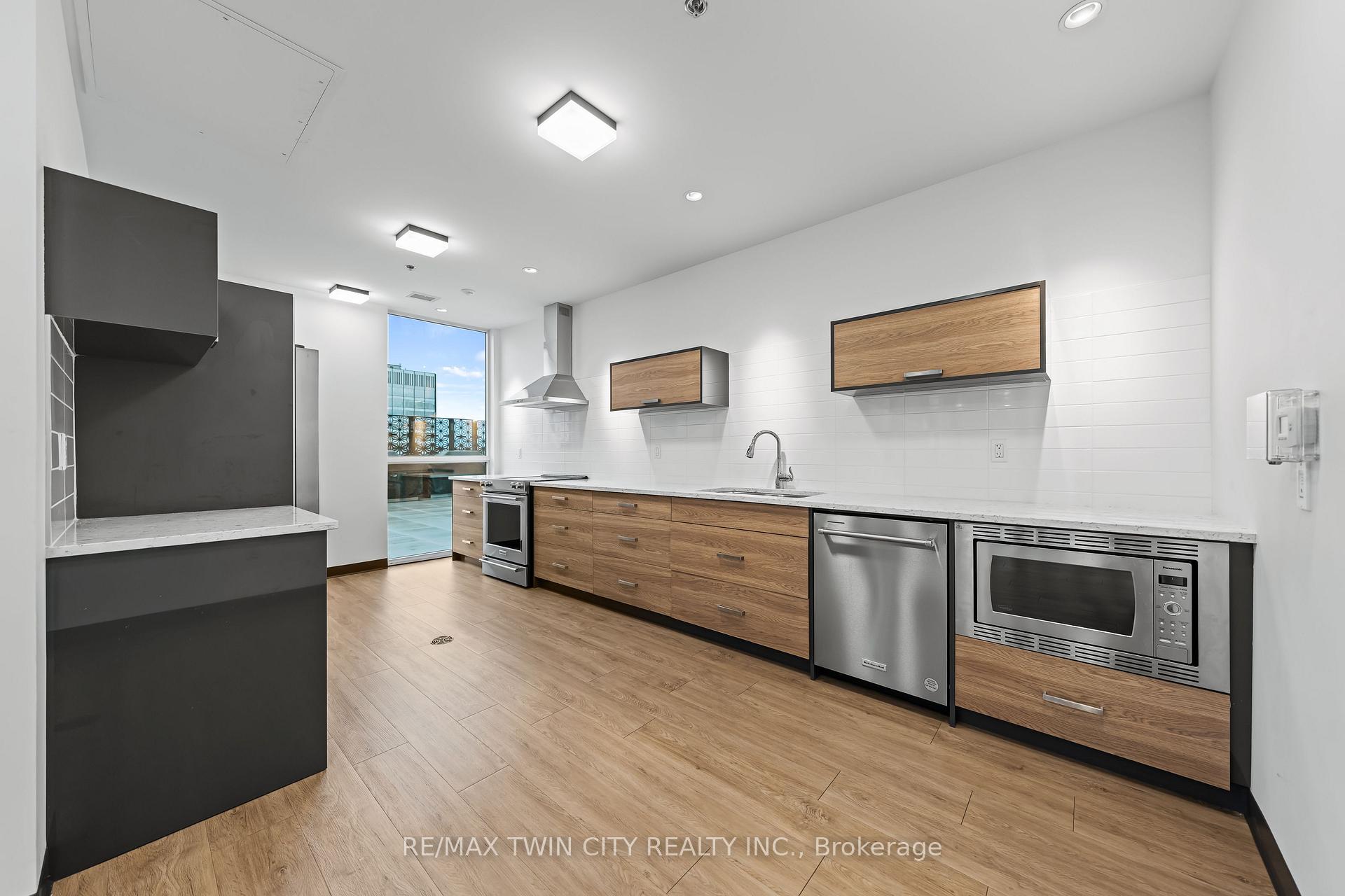 Photo 29 of Unit 2407, 60 Charles Street W, Kitchener — HOMEH