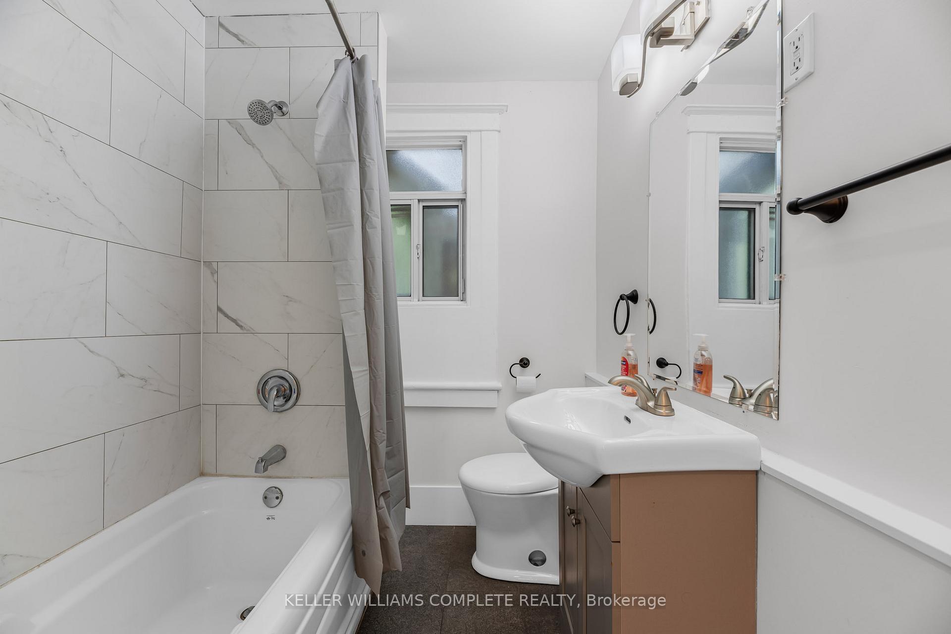 Photo 5 of Unit 2, 199 Balmoral Avenue N, Hamilton, Crown Point — HOMEH