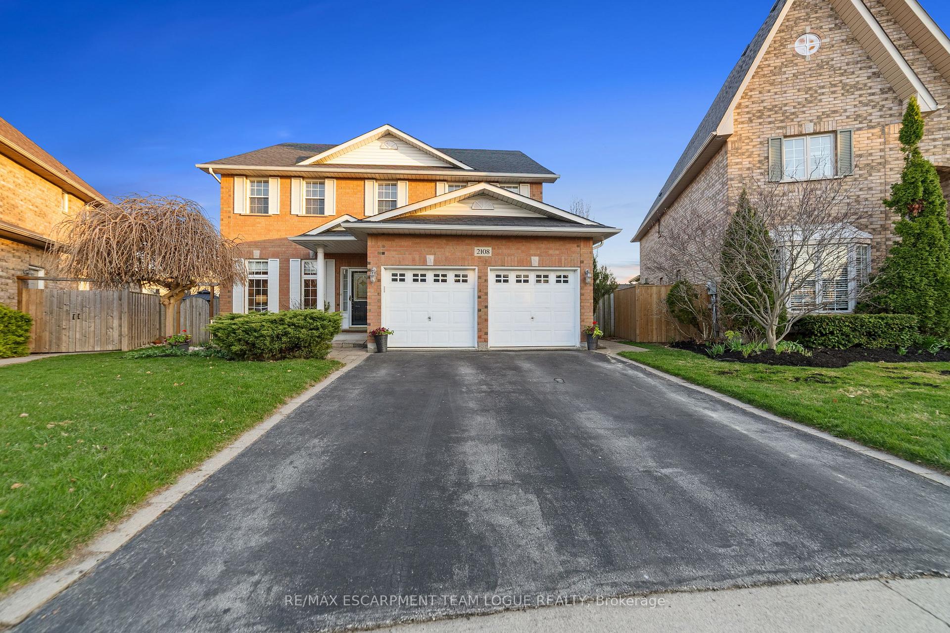 Front of 2108 Dalecroft Crescent