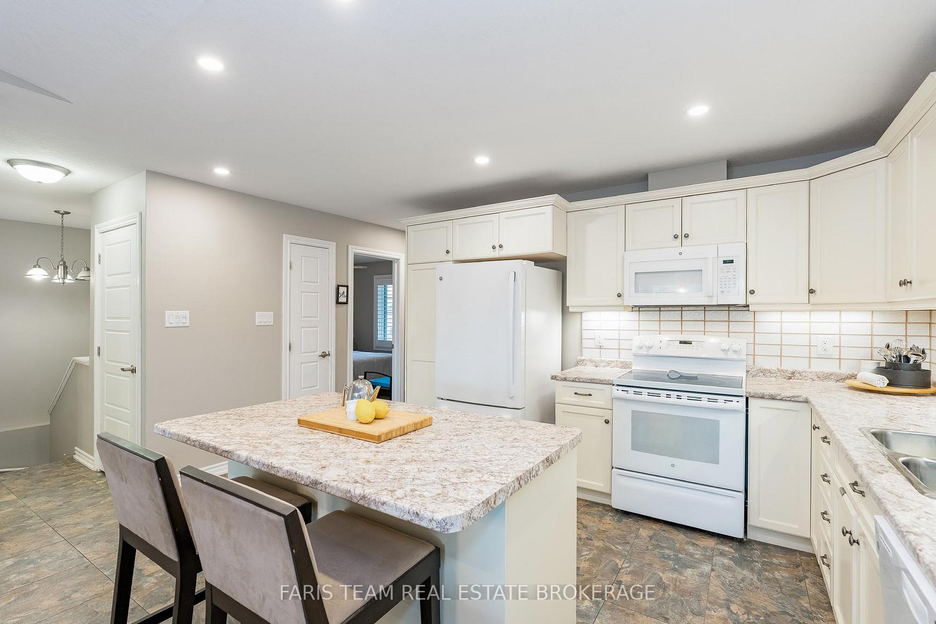 Photo 4 of 8 Chamberlain Crescent, Penetanguishene — HOMEH