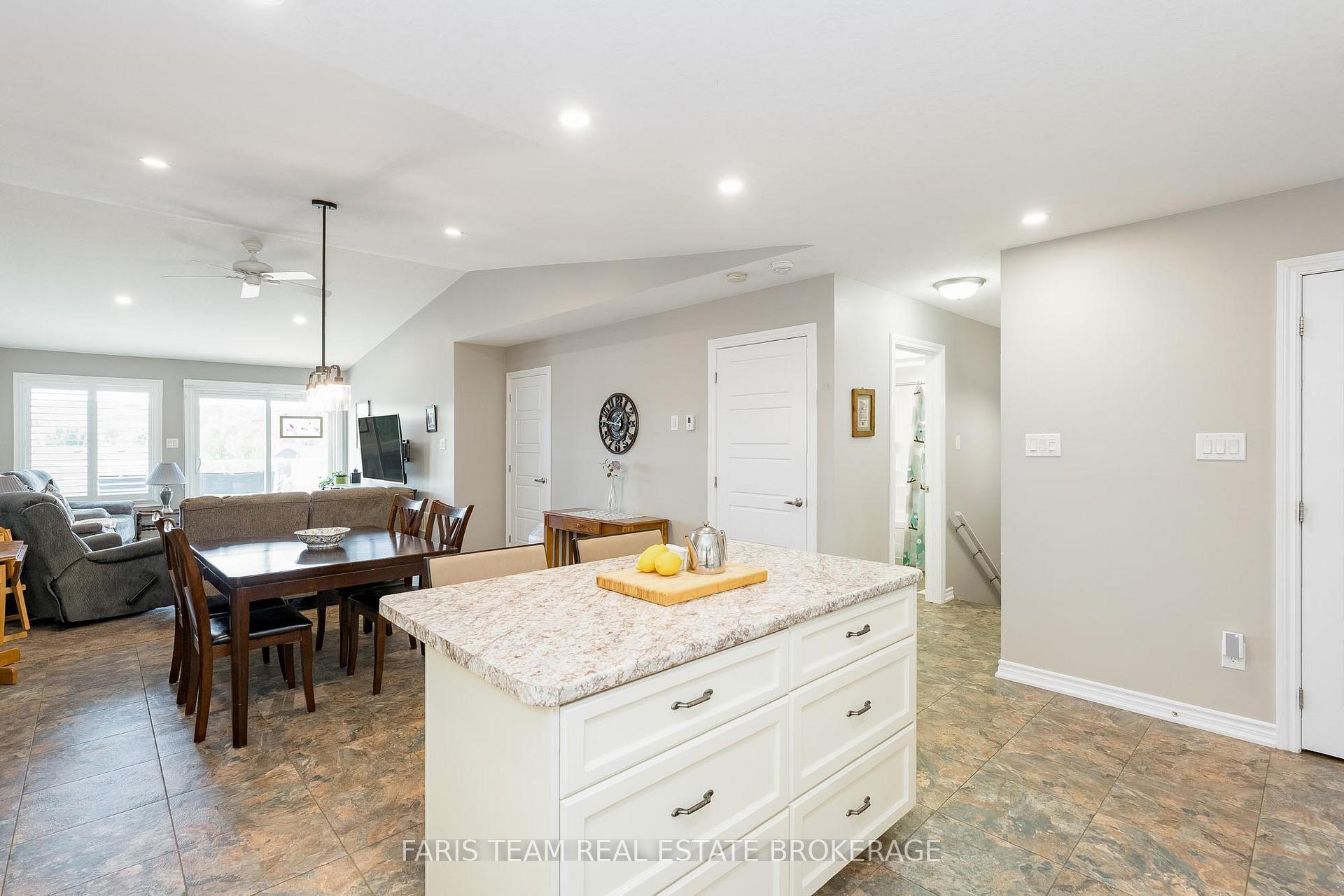 Photo 6 of 8 Chamberlain Crescent, Penetanguishene — HOMEH