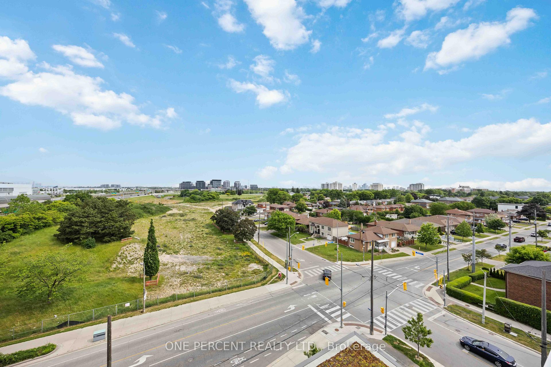 Photo 9 of Unit 811, 120 Varna Drive, Toronto, Englemount-Lawrence — HOMEH