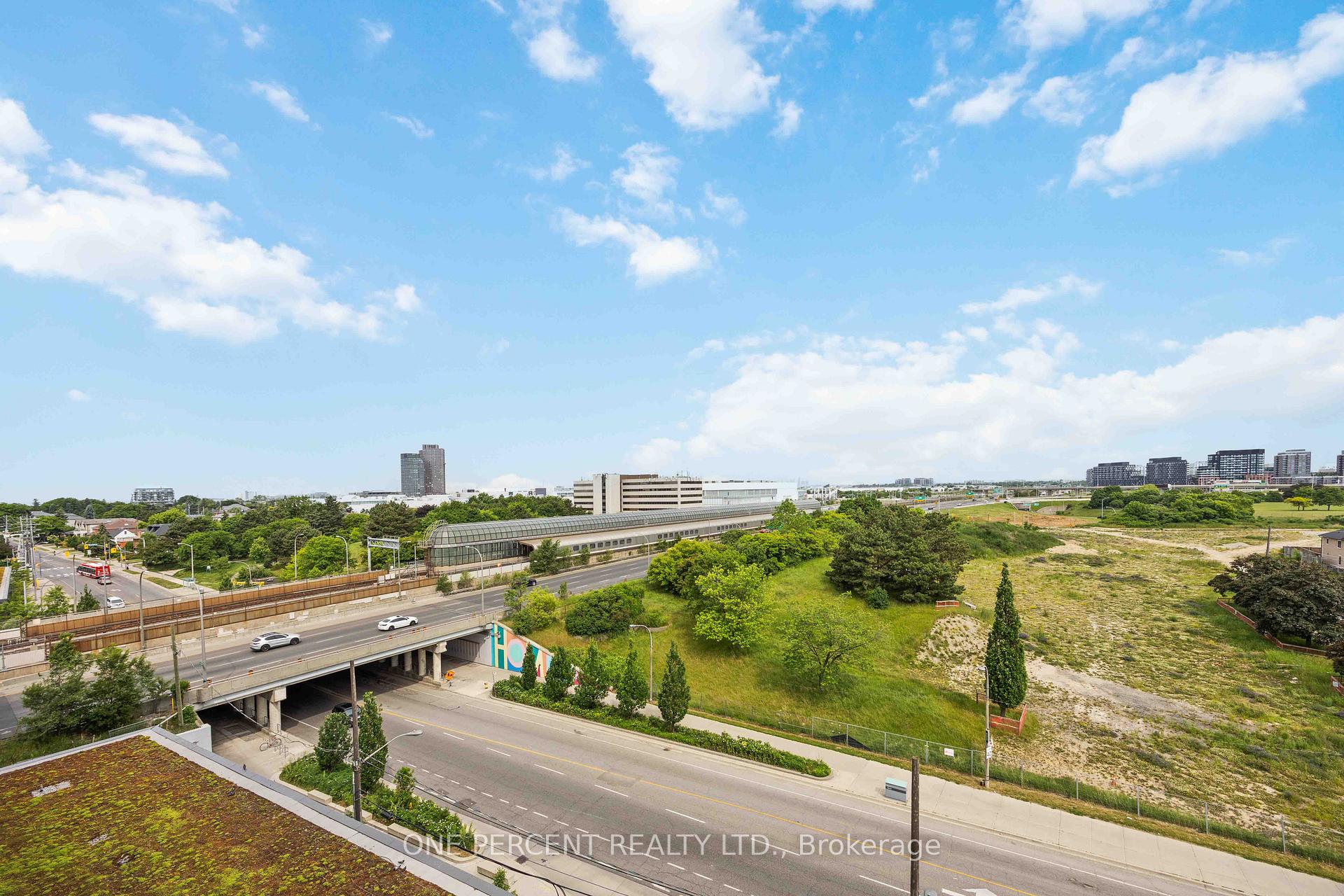 Photo 7 of Unit 811, 120 Varna Drive, Toronto, Englemount-Lawrence — HOMEH