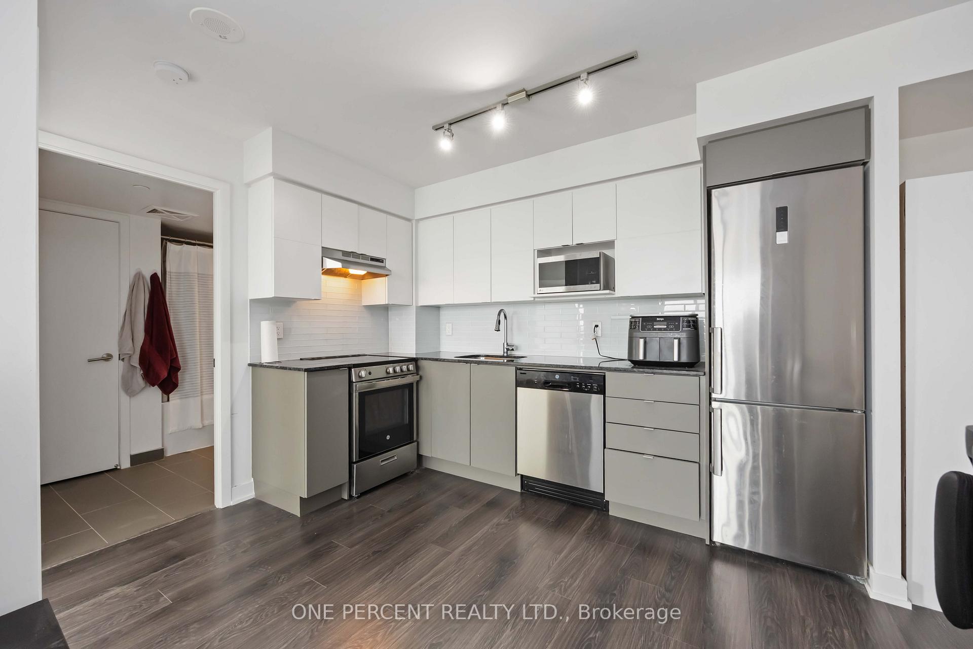 Photo 22 of Unit 811, 120 Varna Drive, Toronto, Englemount-Lawrence — HOMEH