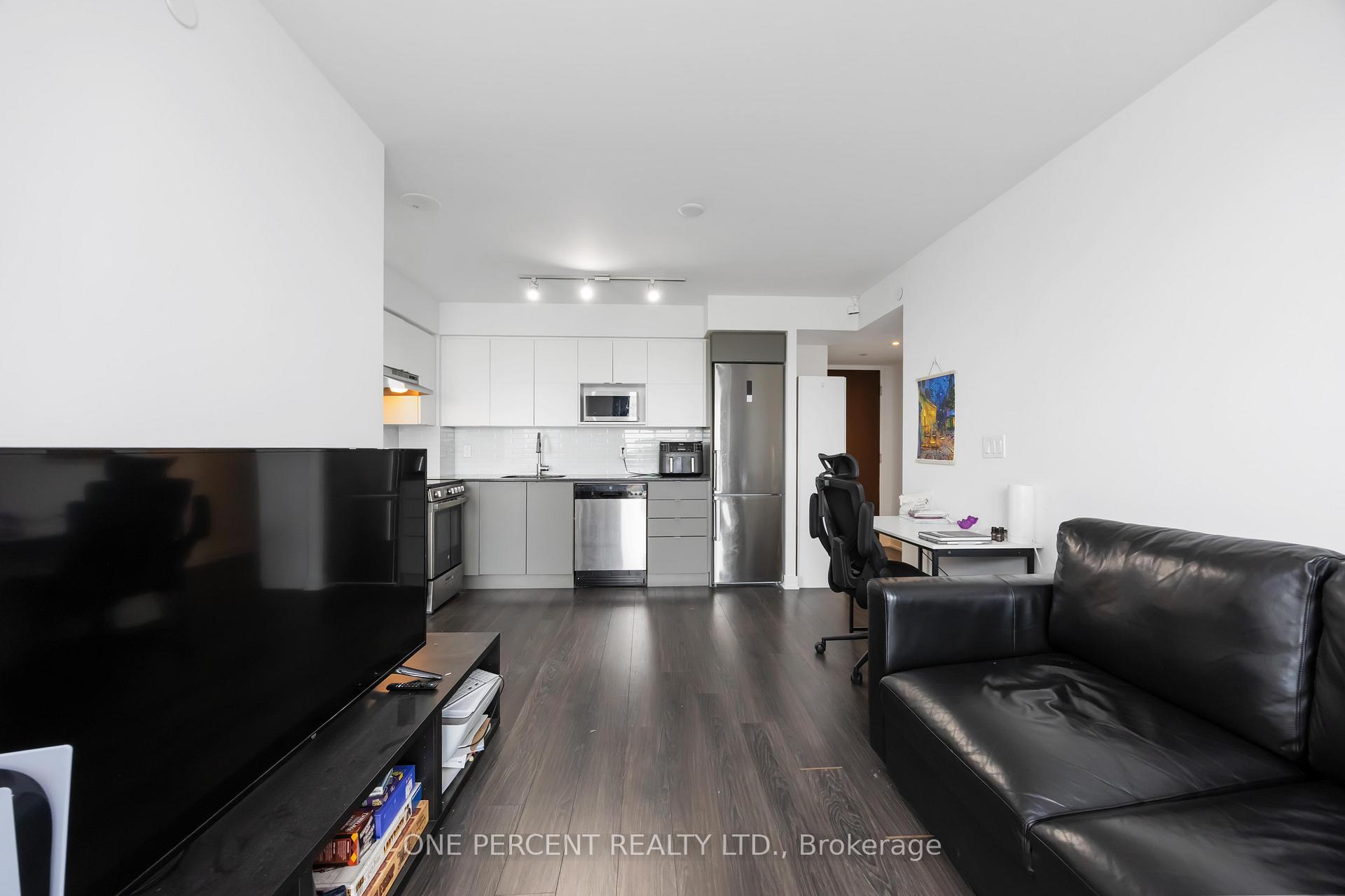 Photo 8 of Unit 811, 120 Varna Drive, Toronto, Englemount-Lawrence — HOMEH