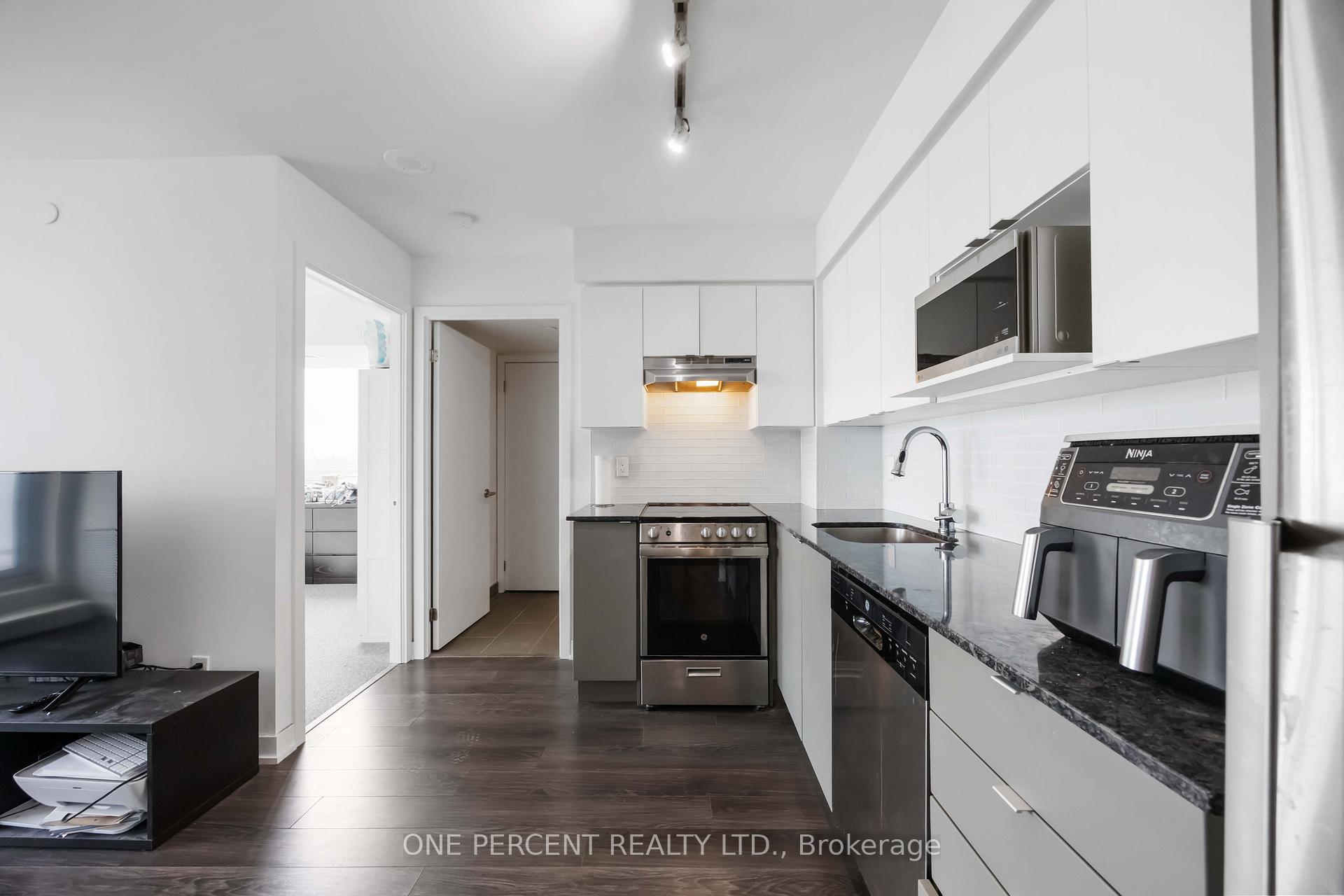 Photo 13 of Unit 811, 120 Varna Drive, Toronto, Englemount-Lawrence — HOMEH