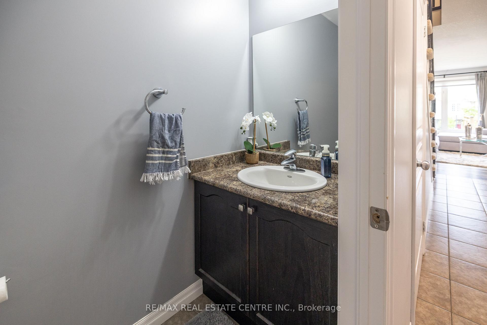 Photo 4 of Unit 94, 105 Pinnacle Drive, Kitchener — HOMEH