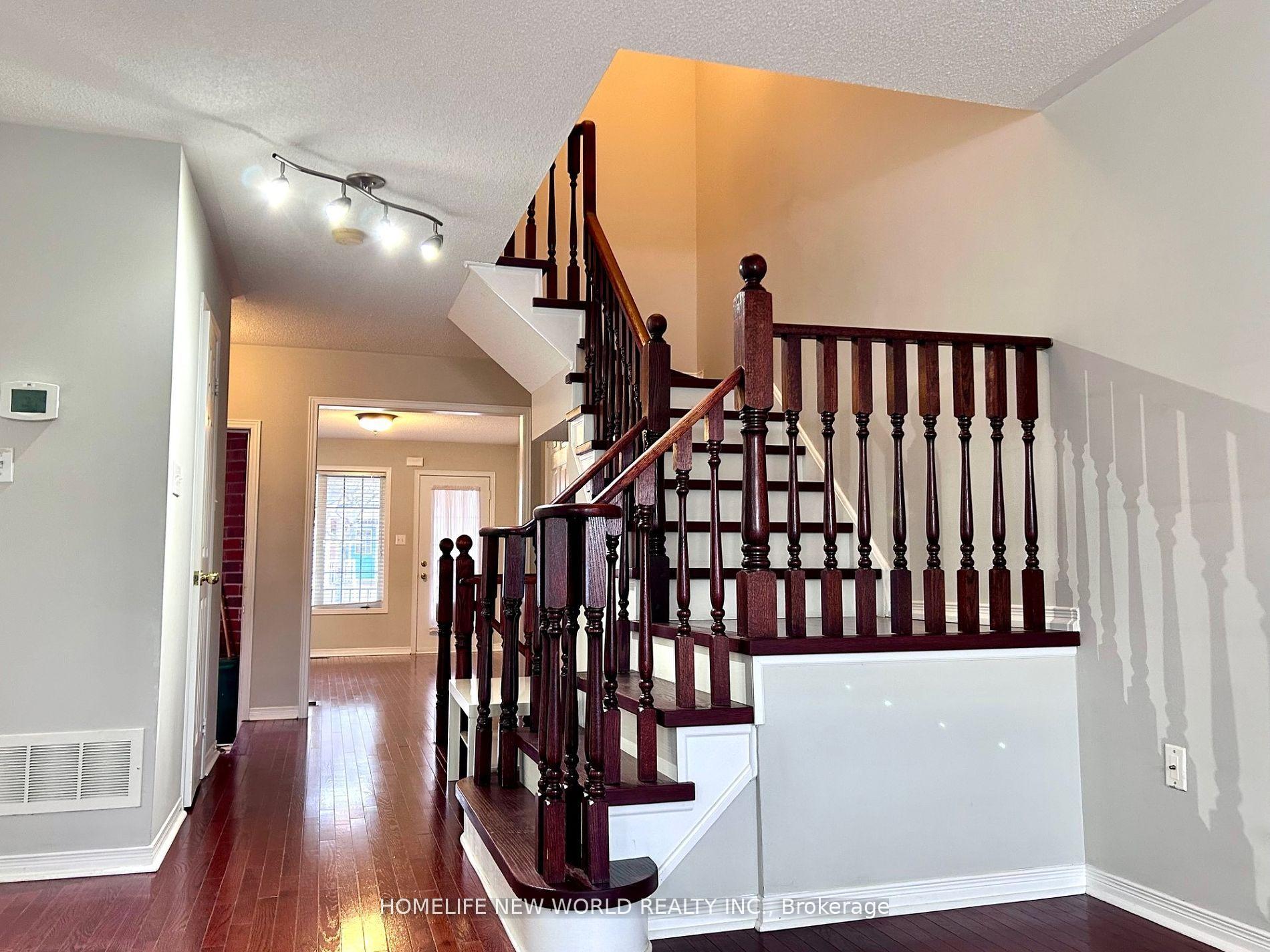 Photo 4 of 65 Warren Bradley Street, Markham, Berczy — HOMEH