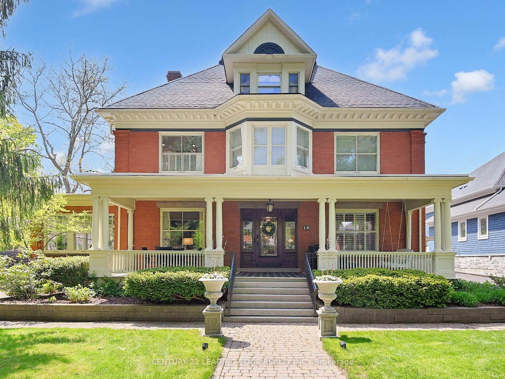 Front of 18 Brant Road N