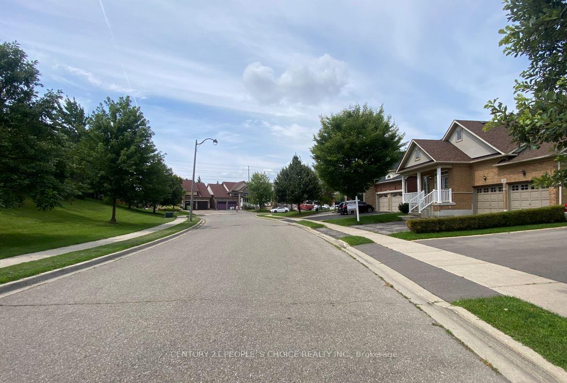 Photo 3 of 21 Trailside Walk, Brampton, Bramalea North Industrial — HOMEH