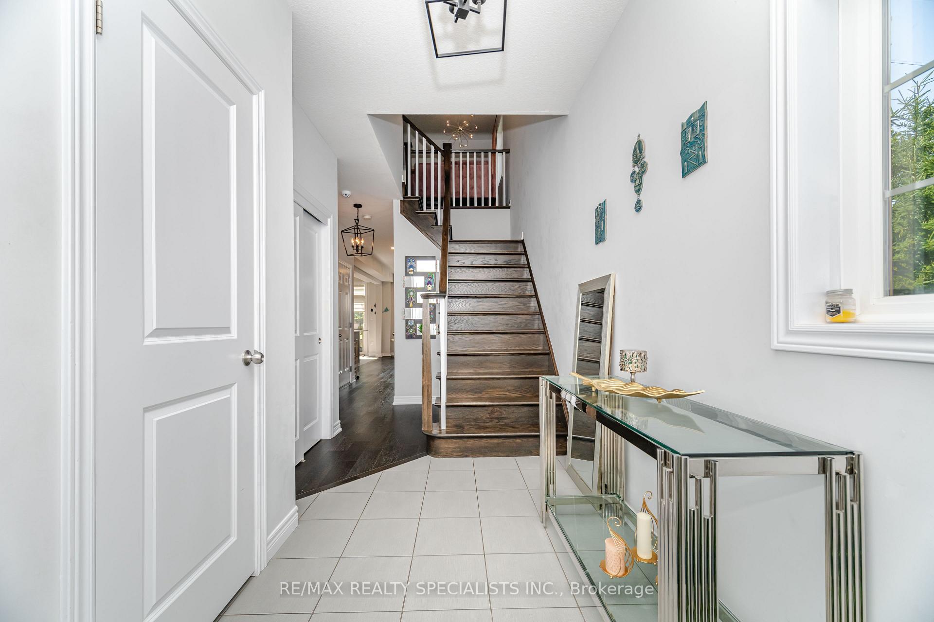 Photo 5 of Unit 6, 90 Raymond Road, Hamilton, Meadowlands — HOMEH