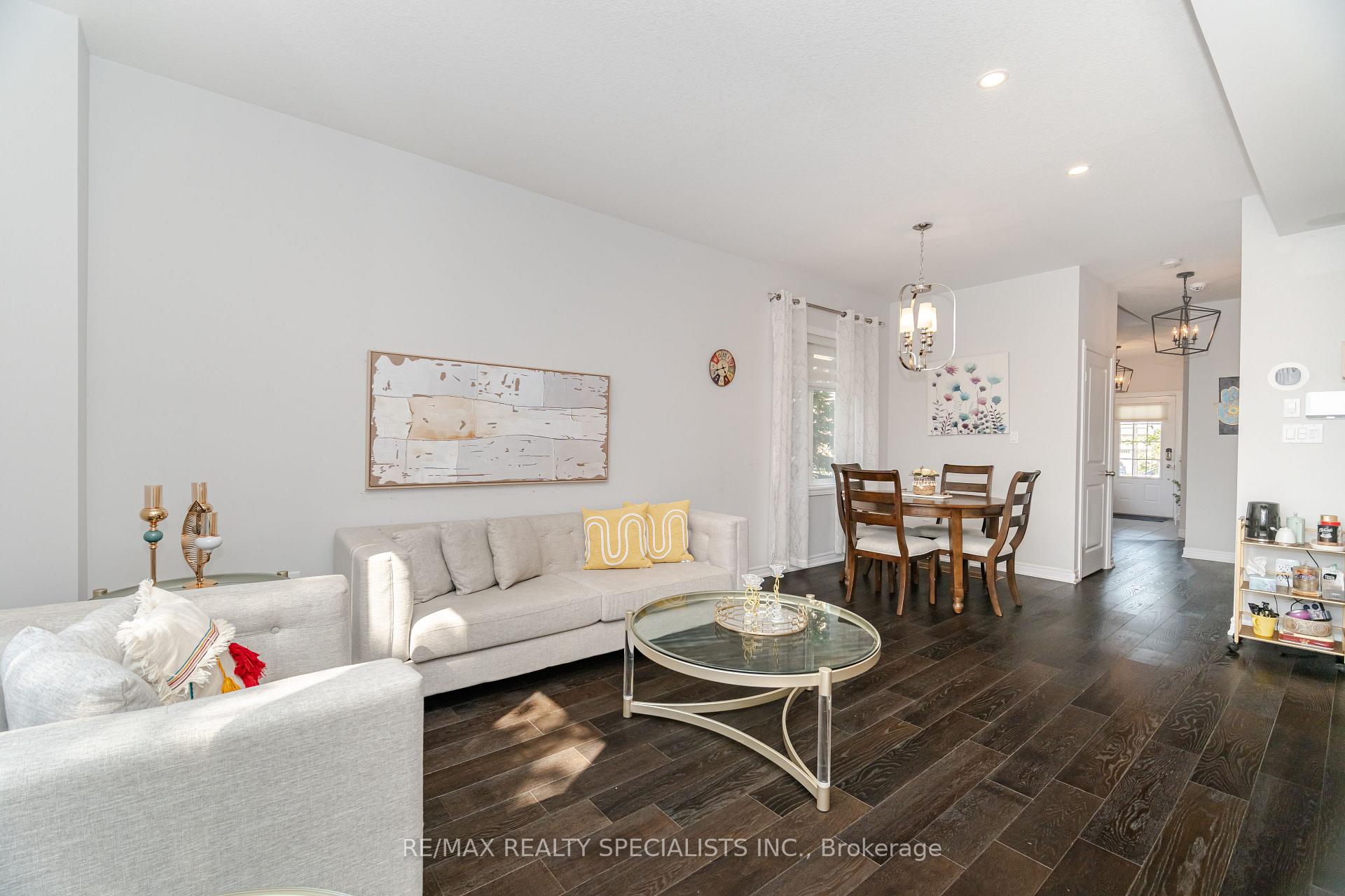 Photo 4 of Unit 6, 90 Raymond Road, Hamilton, Meadowlands — HOMEH