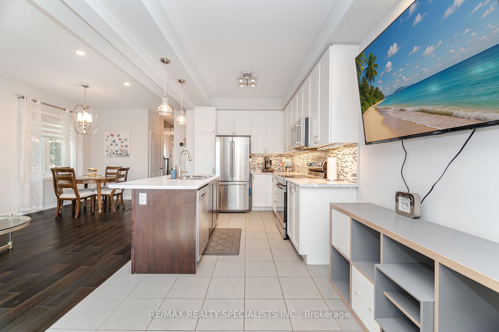 Photo 9 of Unit 6, 90 Raymond Road, Hamilton, Meadowlands — HOMEH