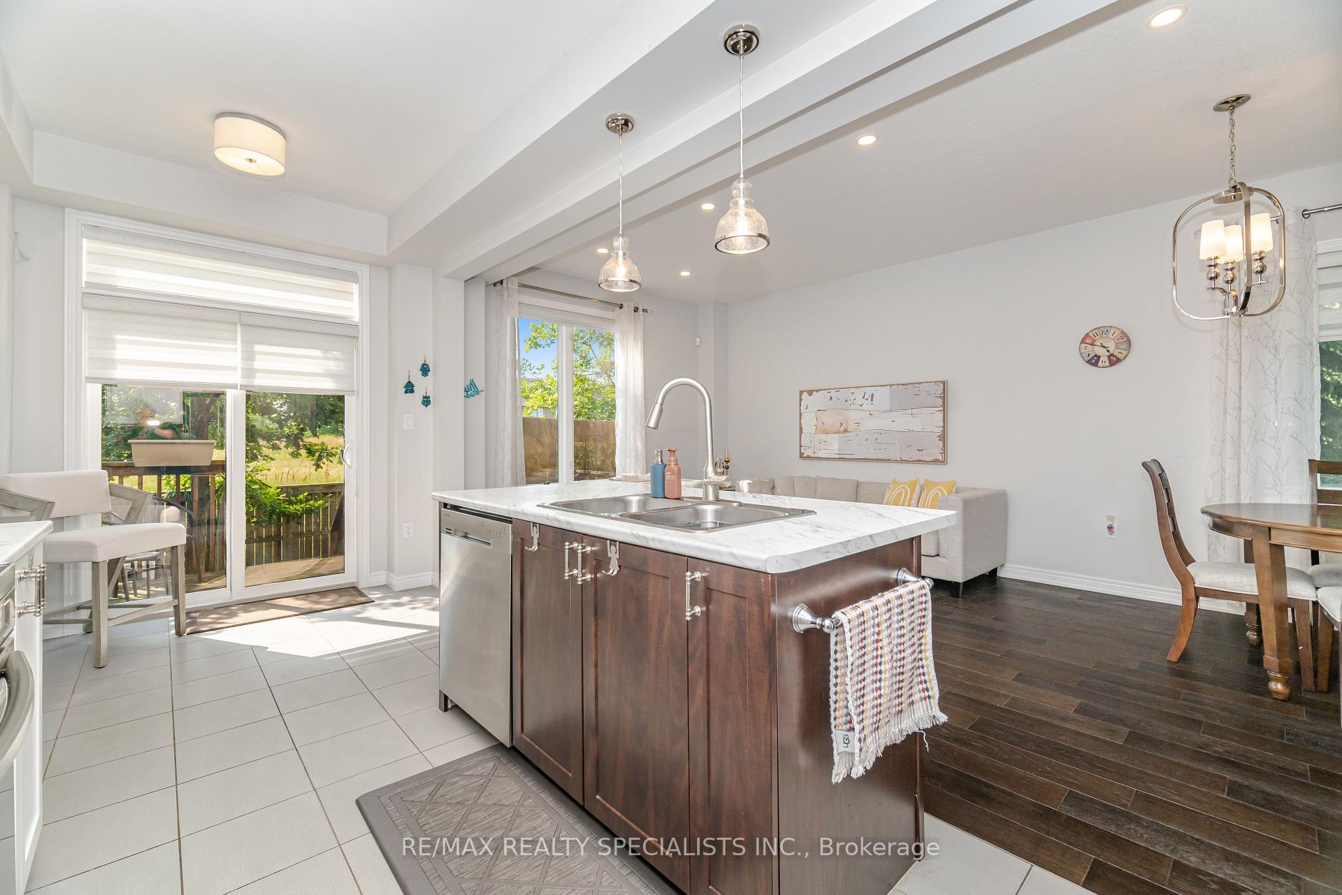 Photo 3 of Unit 6, 90 Raymond Road, Hamilton, Meadowlands — HOMEH