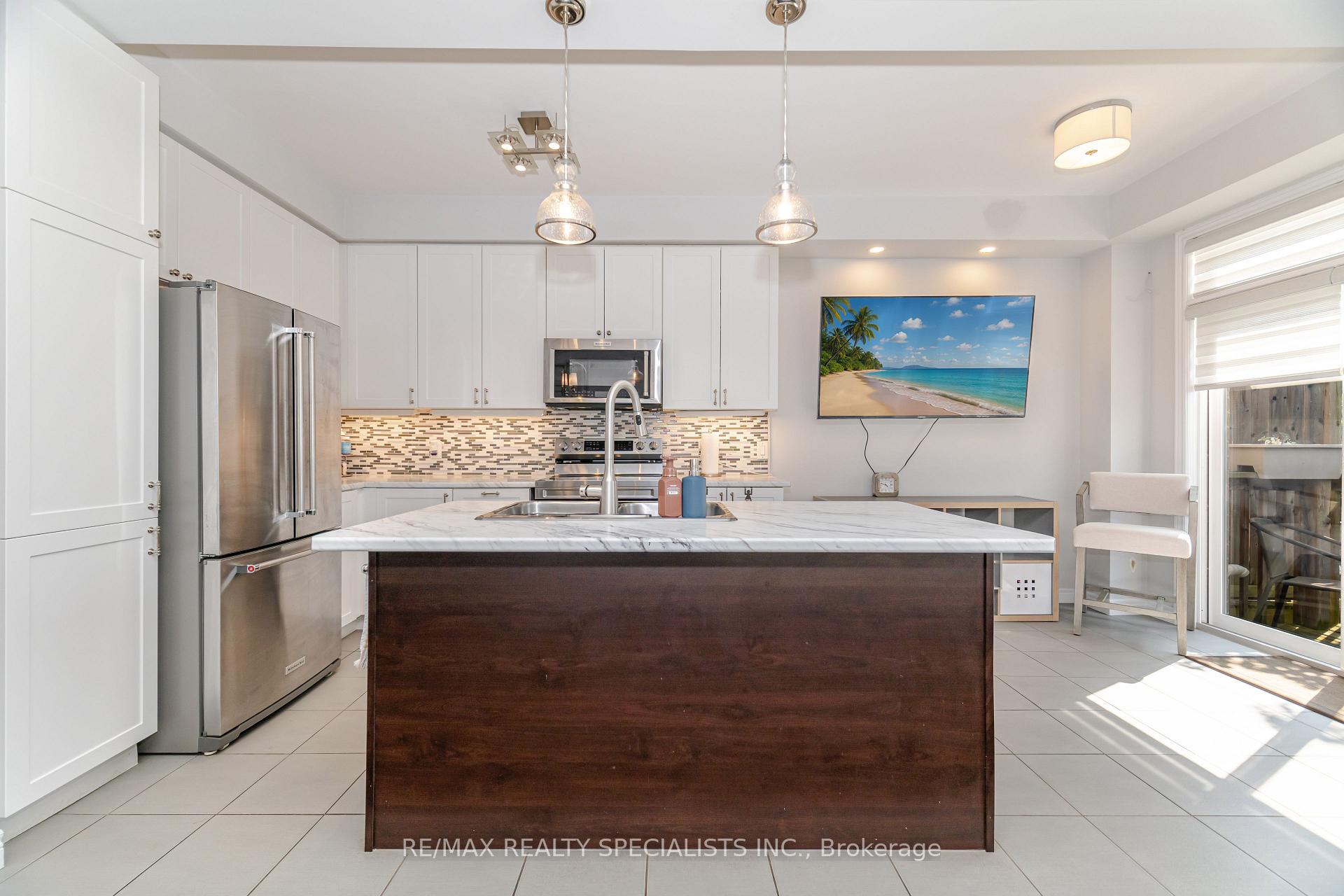 Photo 10 of Unit 6, 90 Raymond Road, Hamilton, Meadowlands — HOMEH