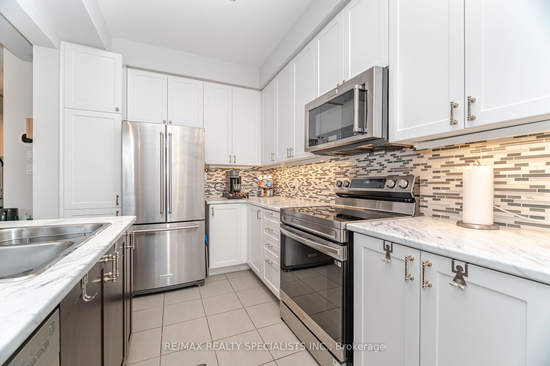 Photo 11 of Unit 6, 90 Raymond Road, Hamilton, Meadowlands — HOMEH
