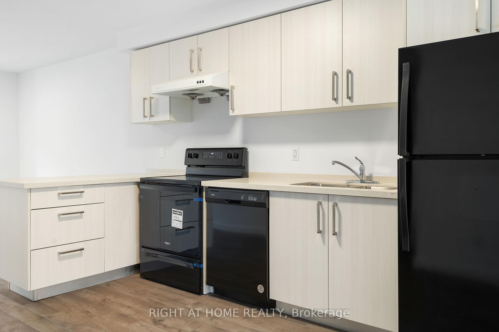 Photo 27 of 42 Waterleaf Tr E, Welland, Broadway — HOMEH