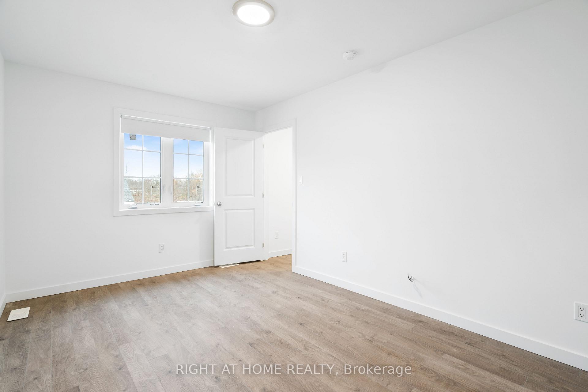Photo 21 of 42 Waterleaf Tr E, Welland, Broadway — HOMEH