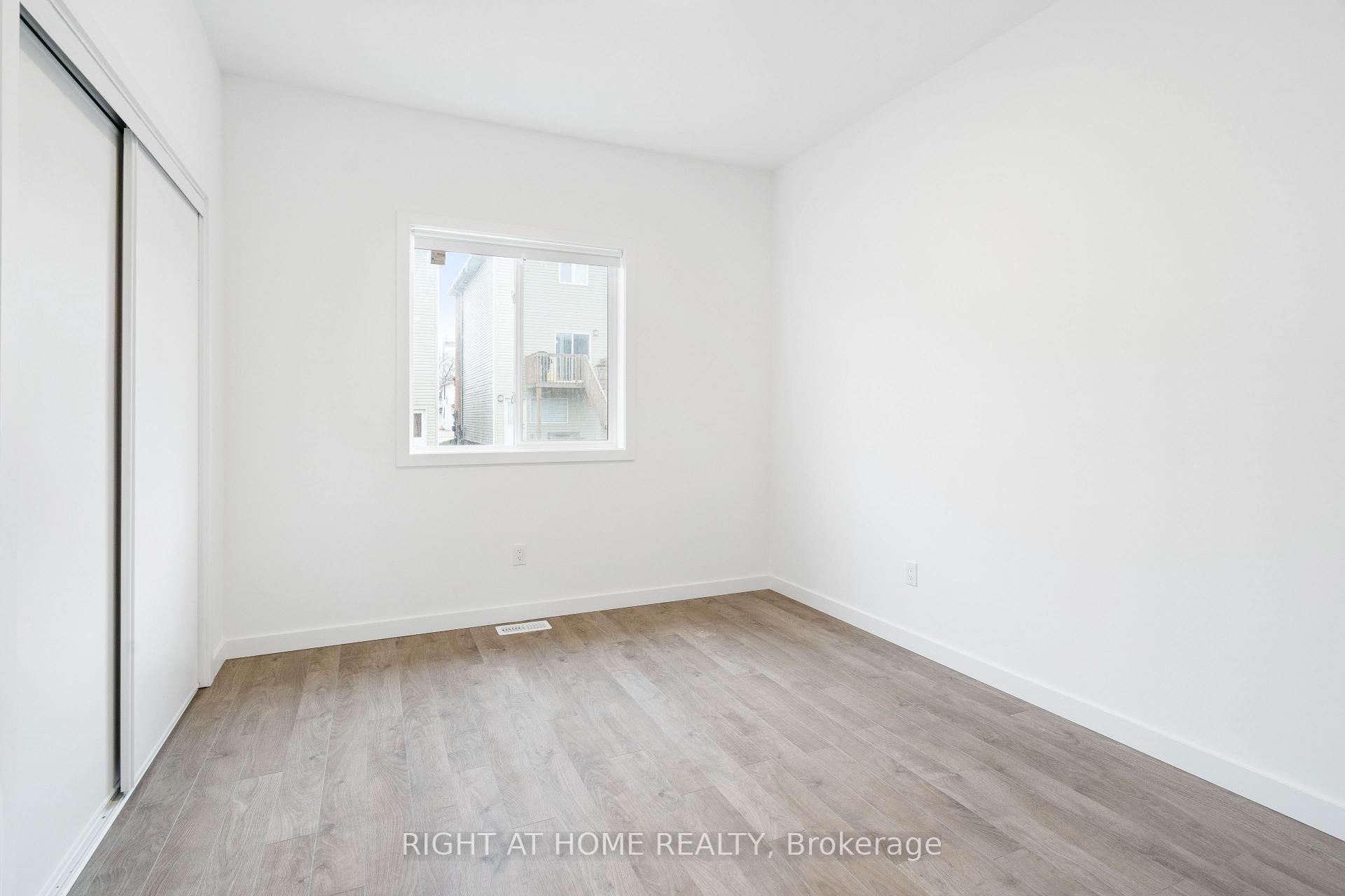 Photo 22 of 42 Waterleaf Tr E, Welland, Broadway — HOMEH